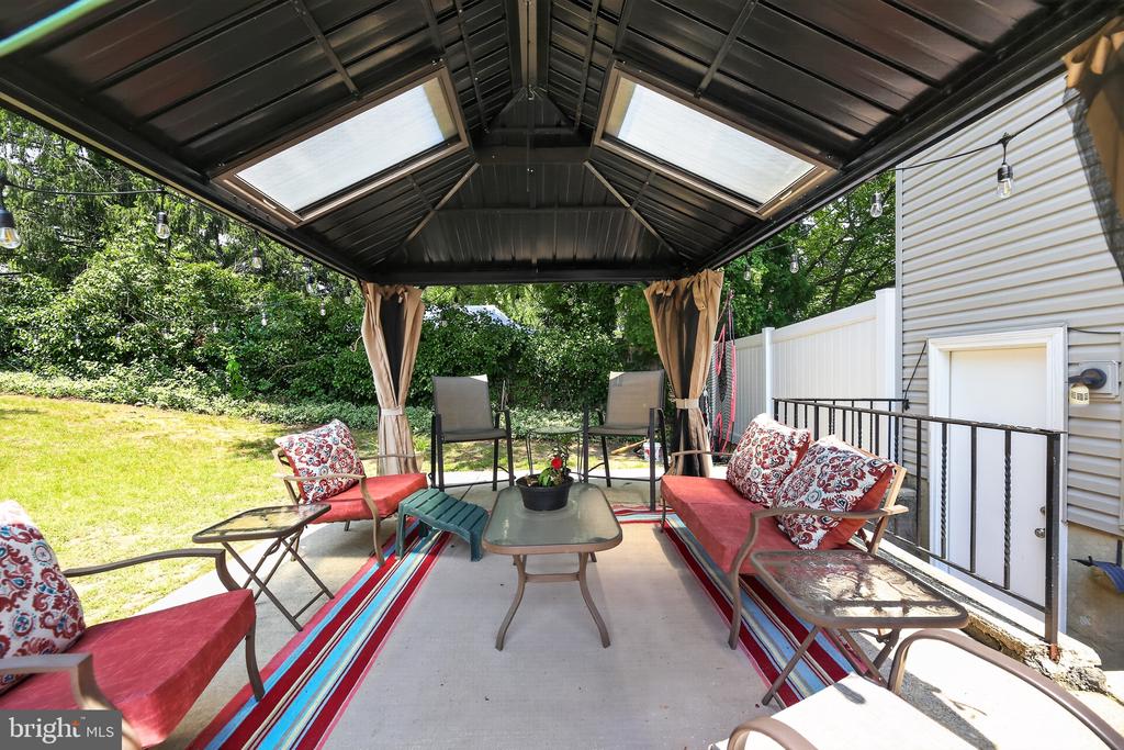 3 FOXWOOD COURT