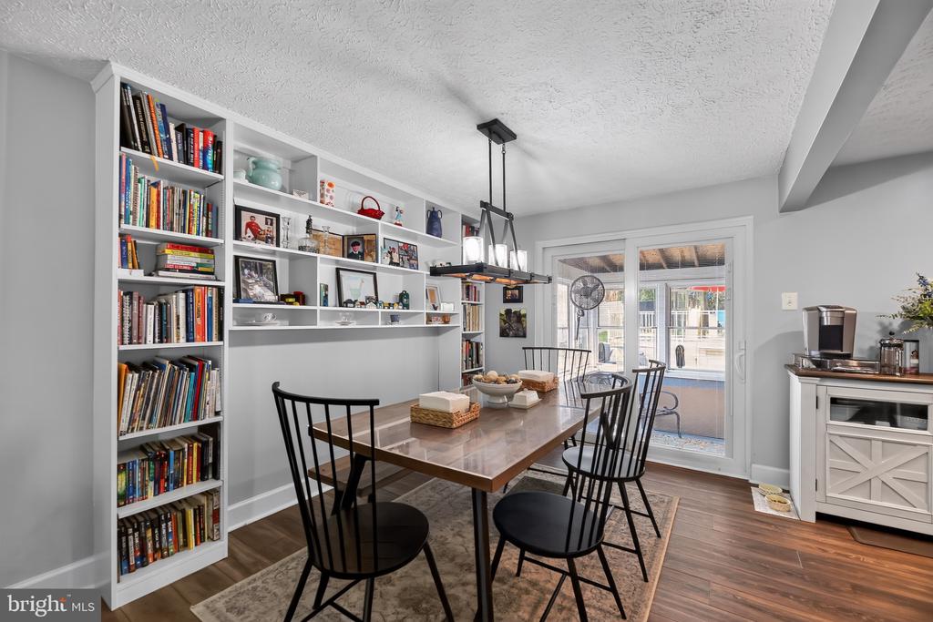 3 FOXWOOD COURT