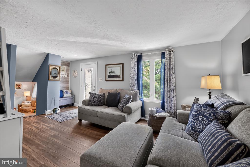 3 FOXWOOD COURT