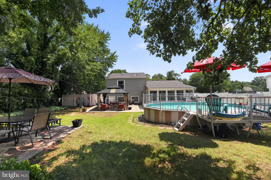 3 FOXWOOD COURT