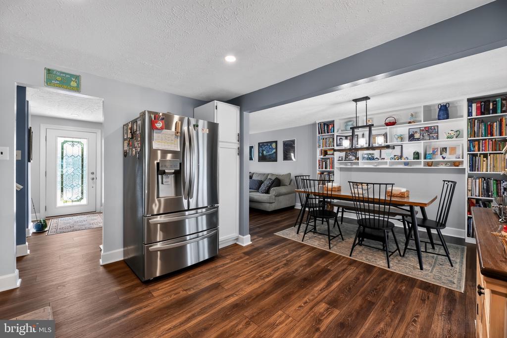 3 FOXWOOD COURT