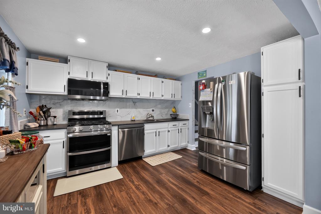 3 FOXWOOD COURT