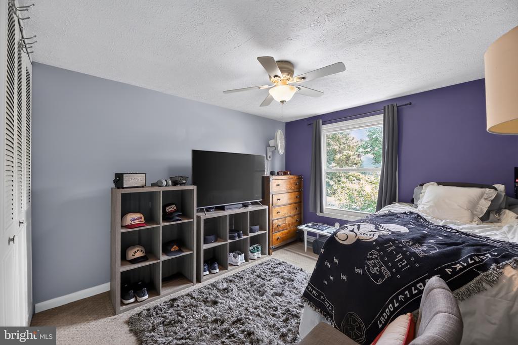 3 FOXWOOD COURT