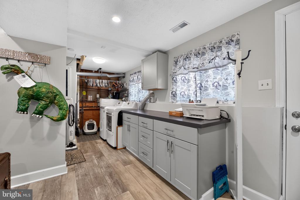 3 FOXWOOD COURT