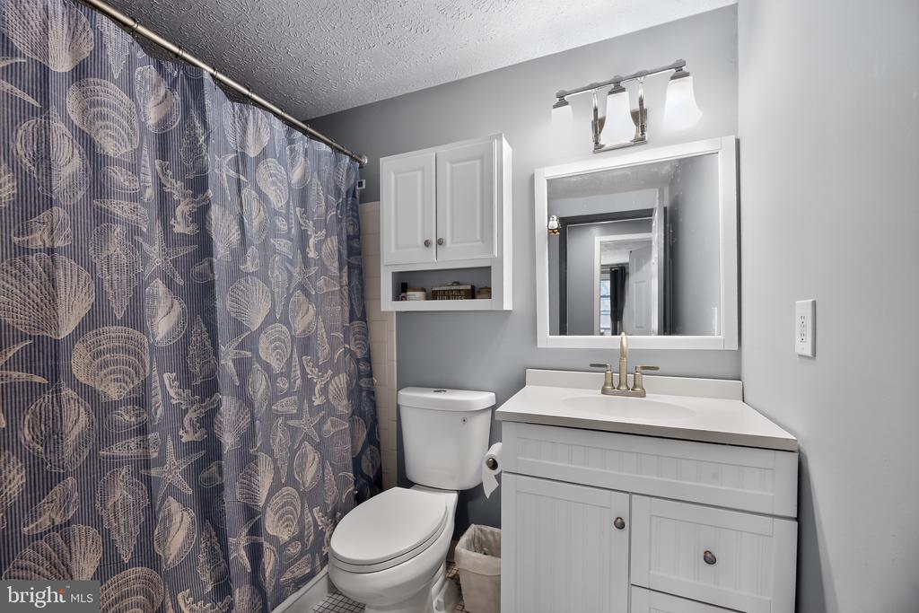 3 FOXWOOD COURT