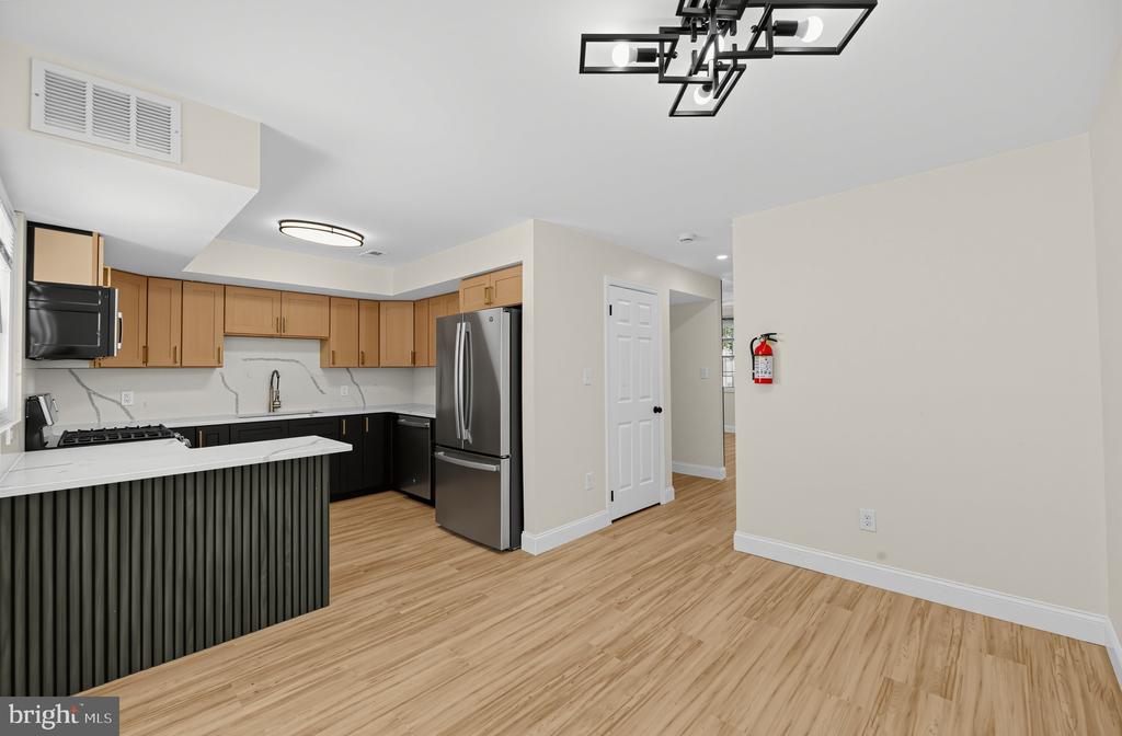 203 STEVENS COURT