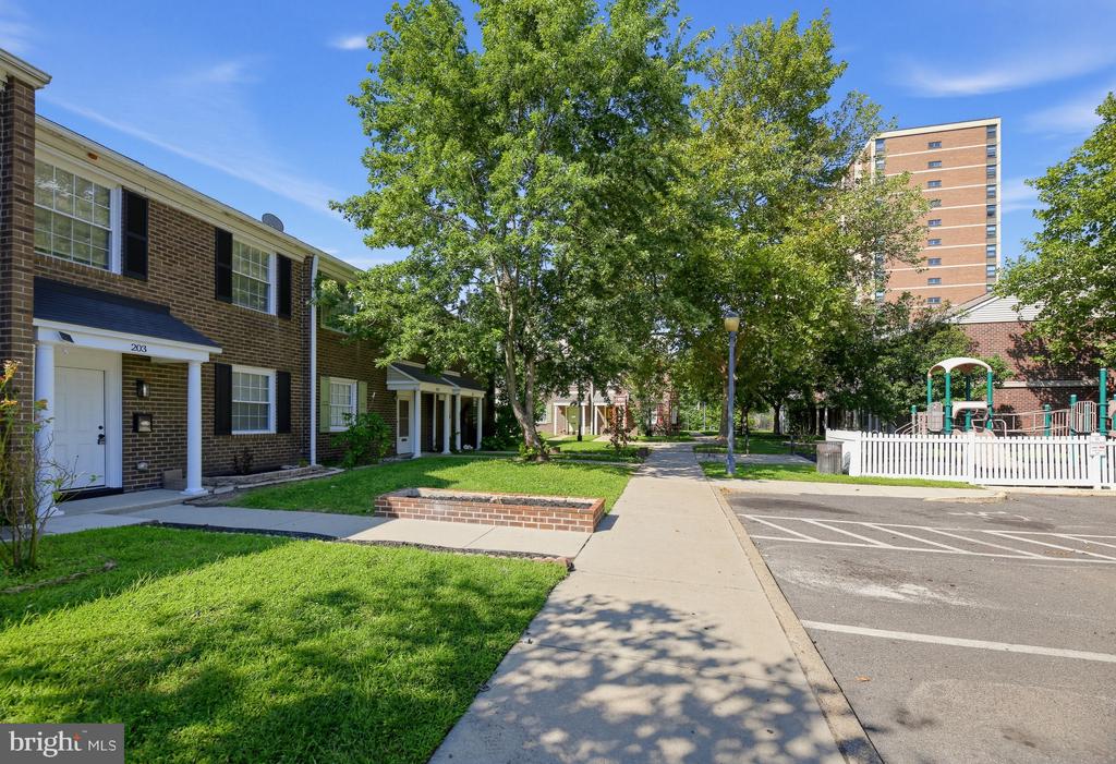 203 STEVENS COURT