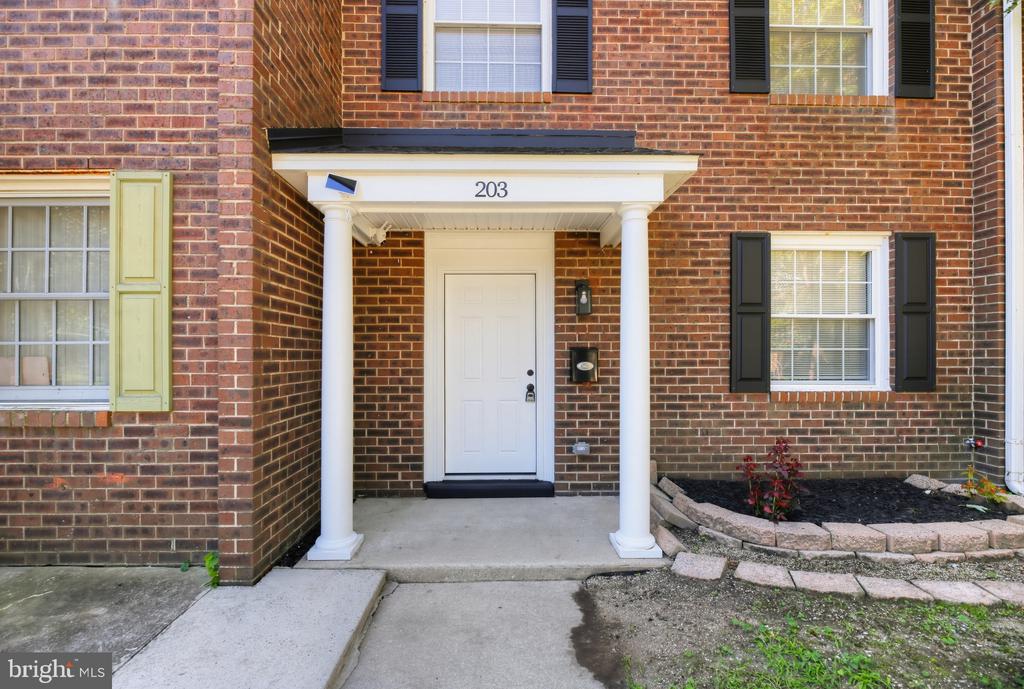 203 STEVENS COURT