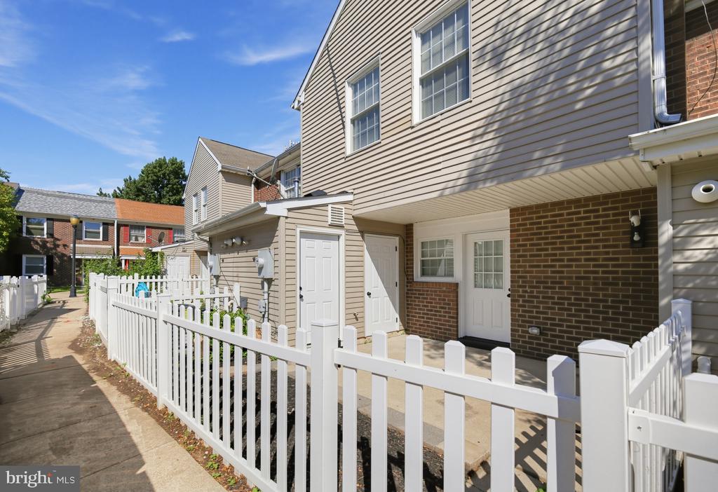 203 STEVENS COURT