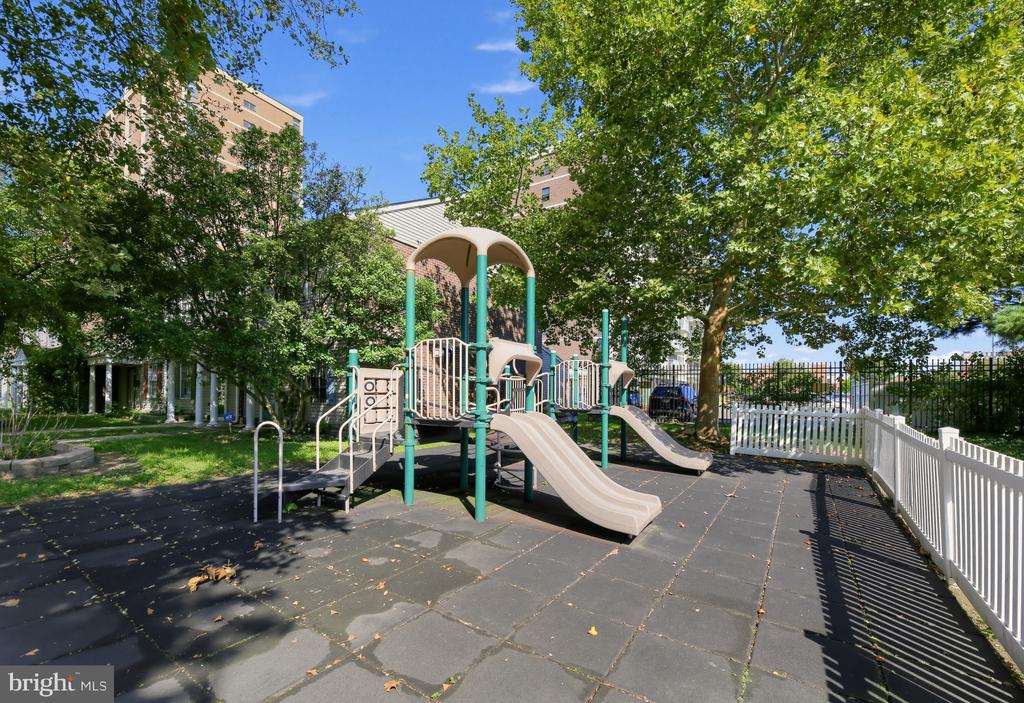 203 STEVENS COURT