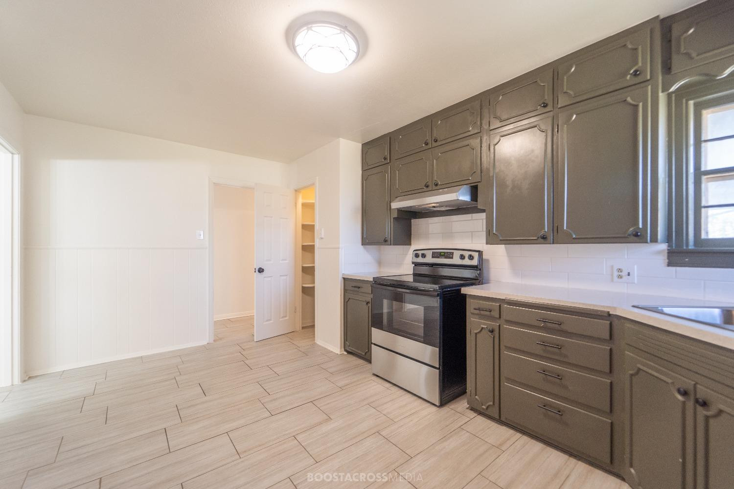 1507 Ave G