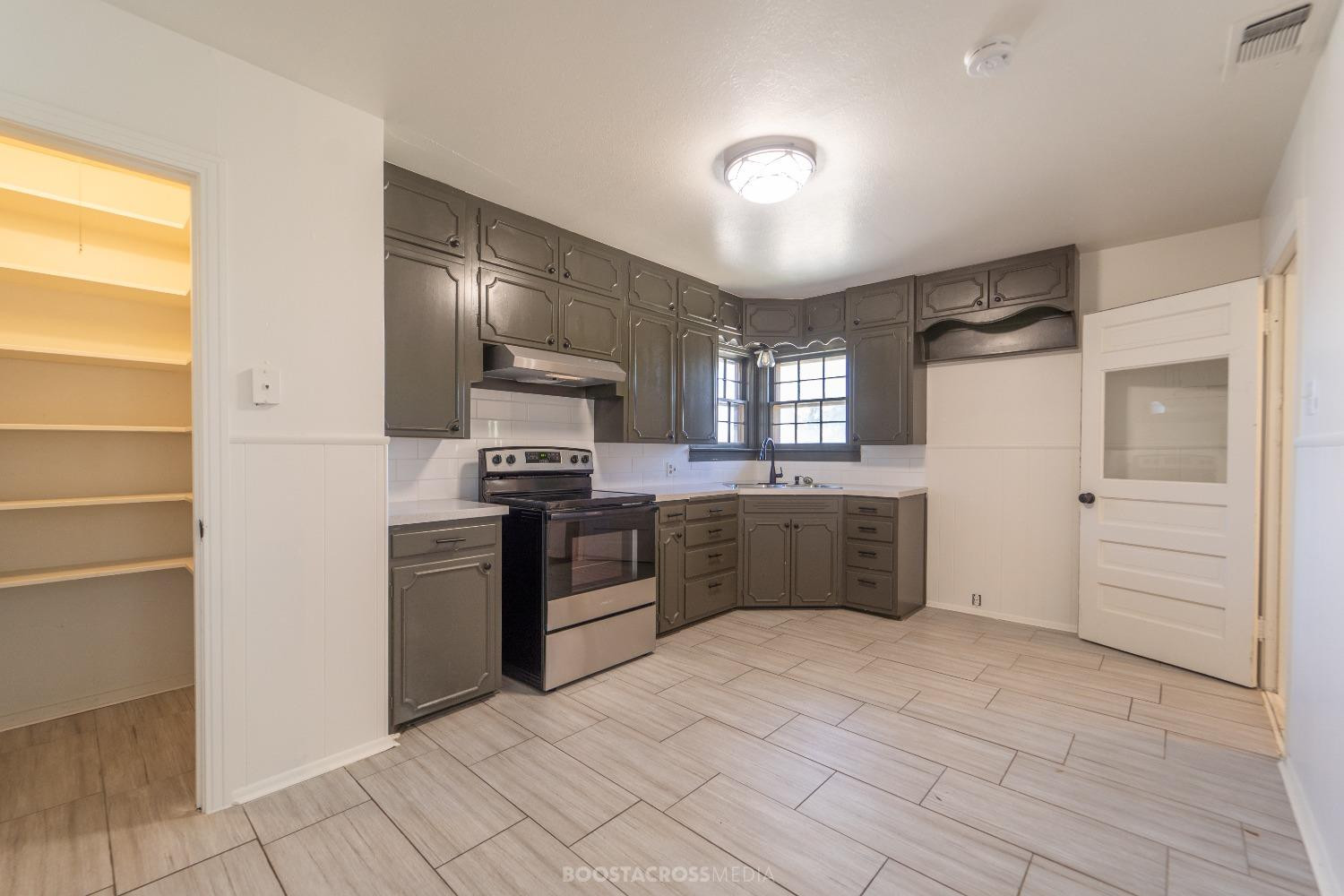 1507 Ave G