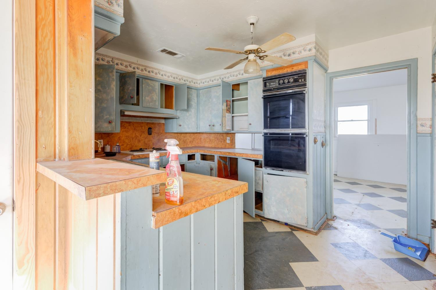 2805 N University