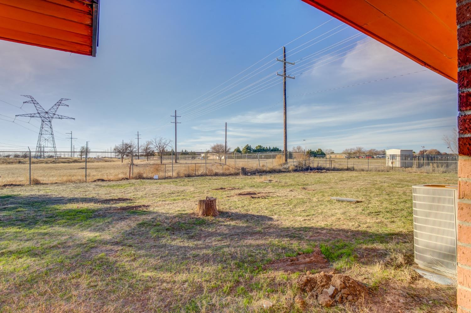 2805 N University