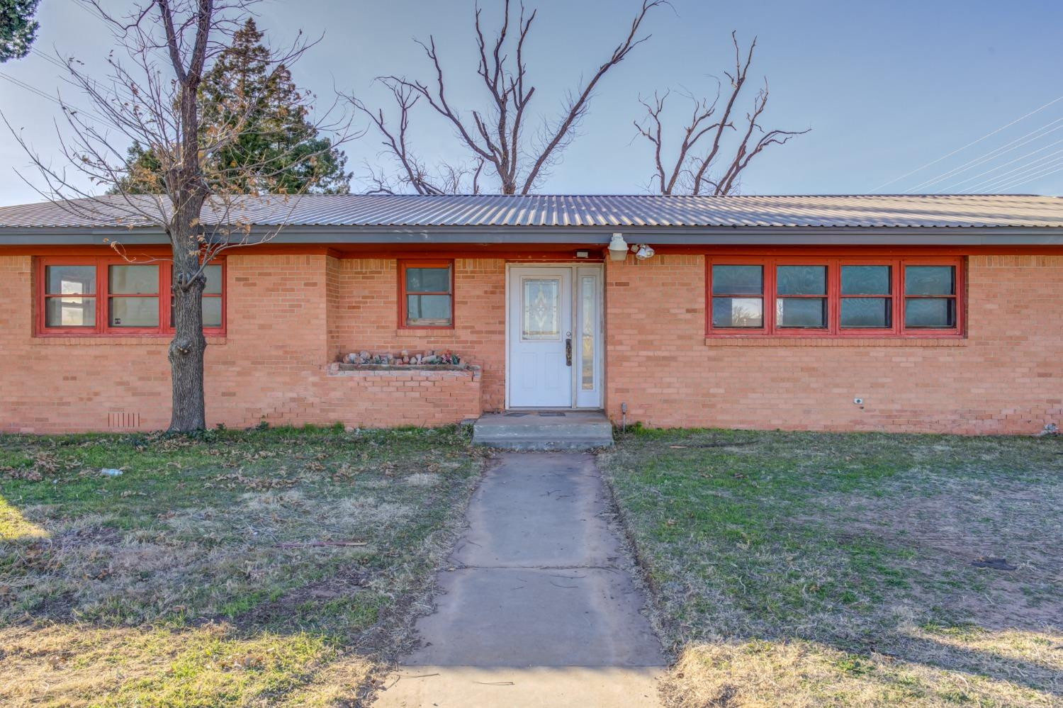 2805 N University
