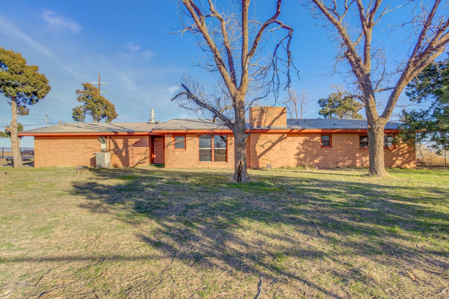 2805 N University