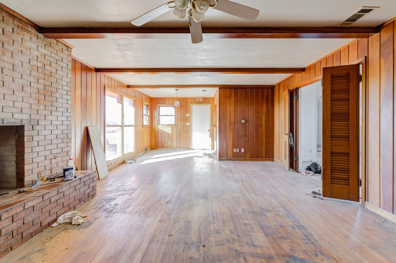 2805 N University