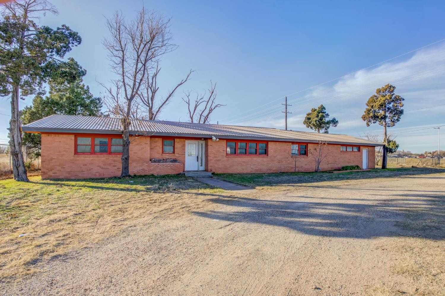 2805 N University