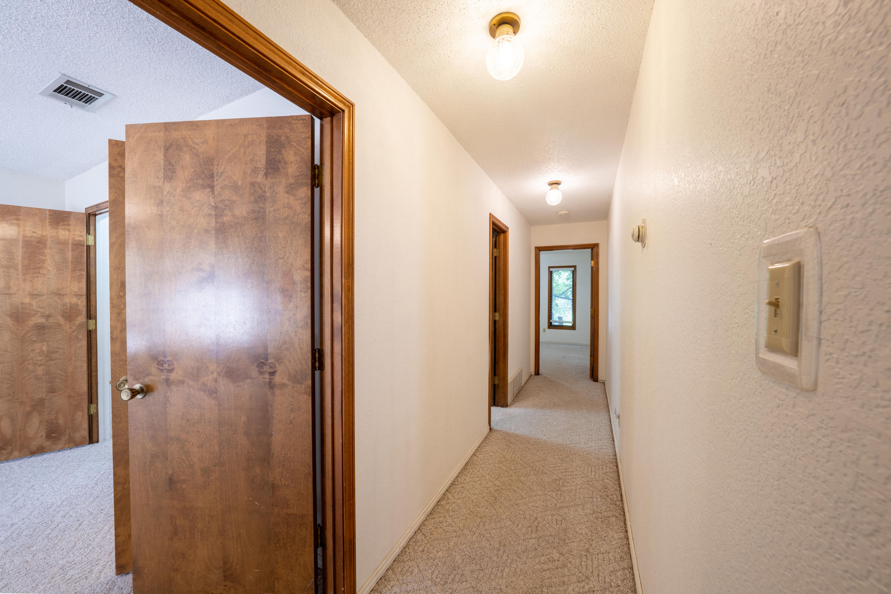 21 E Brookhollow Drive