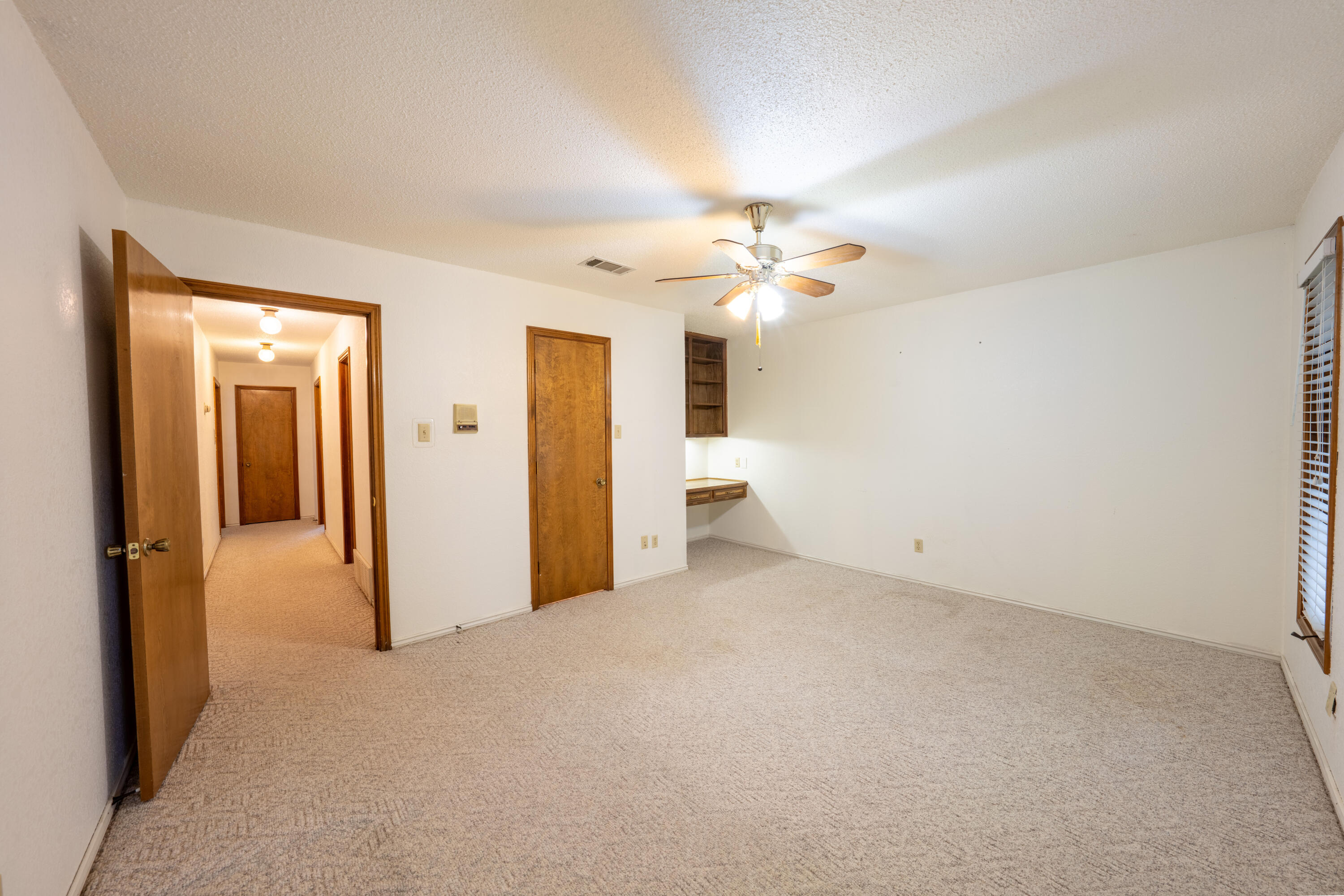 21 E Brookhollow Drive