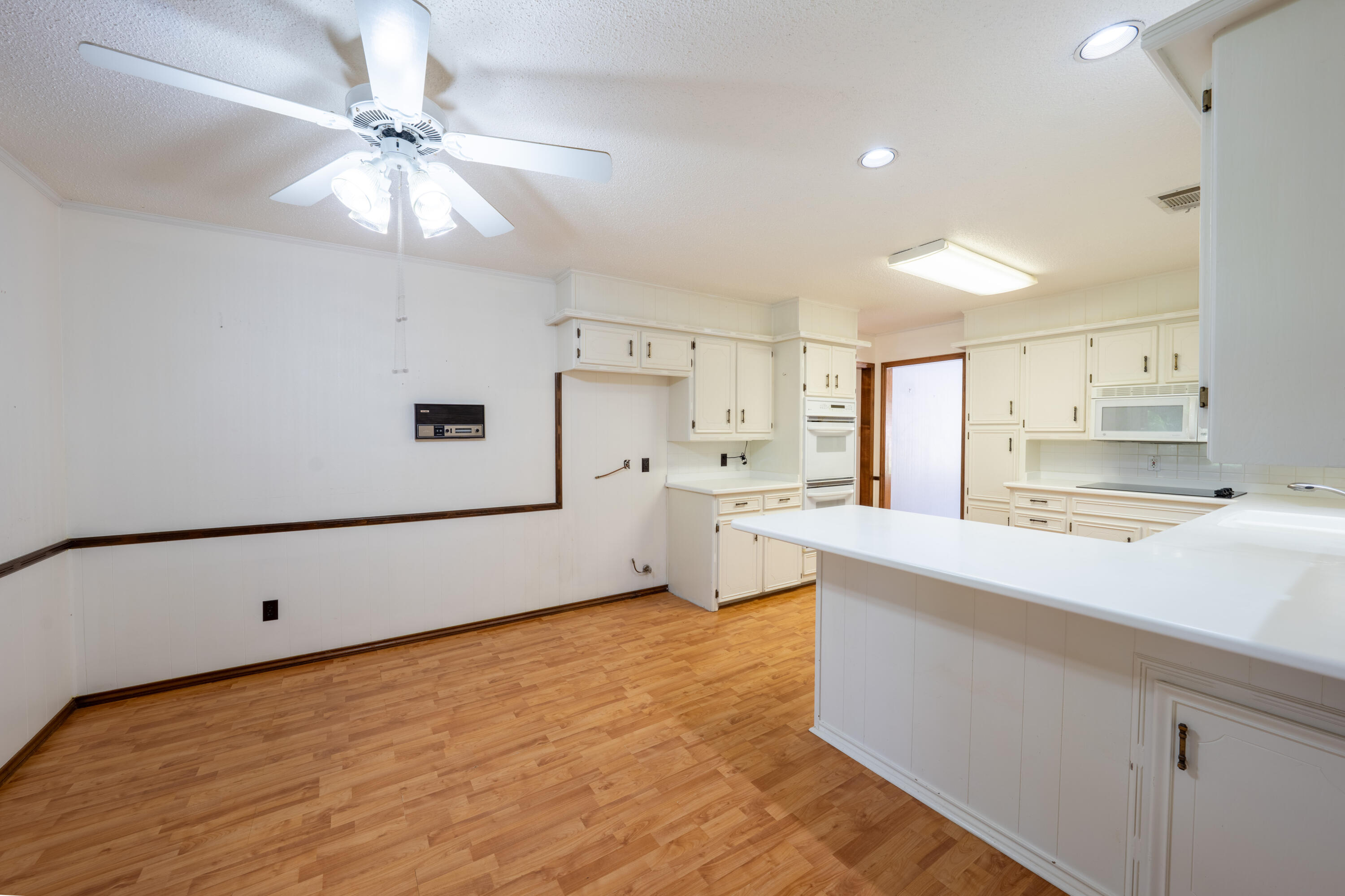 21 E Brookhollow Drive