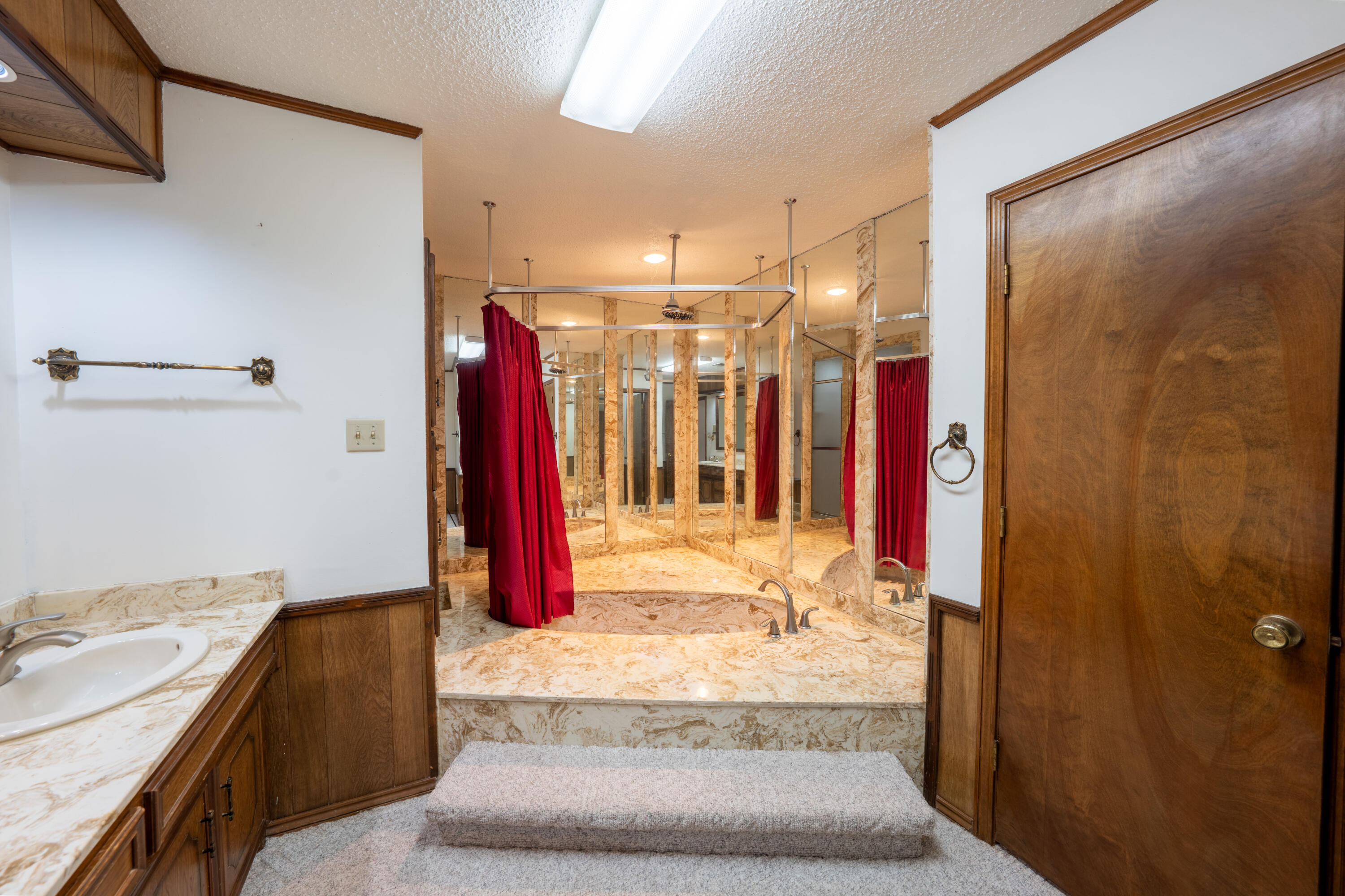 21 E Brookhollow Drive