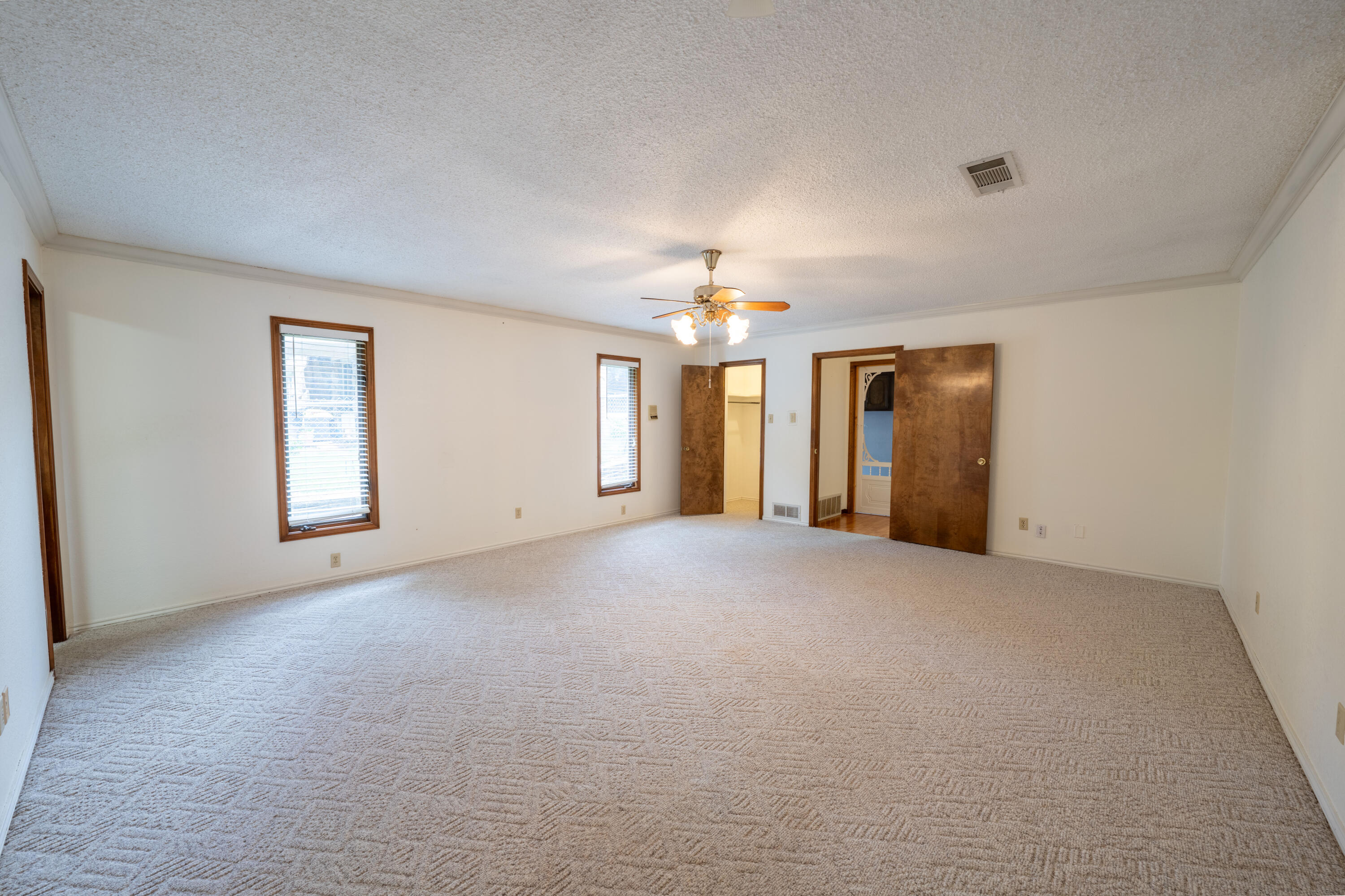 21 E Brookhollow Drive