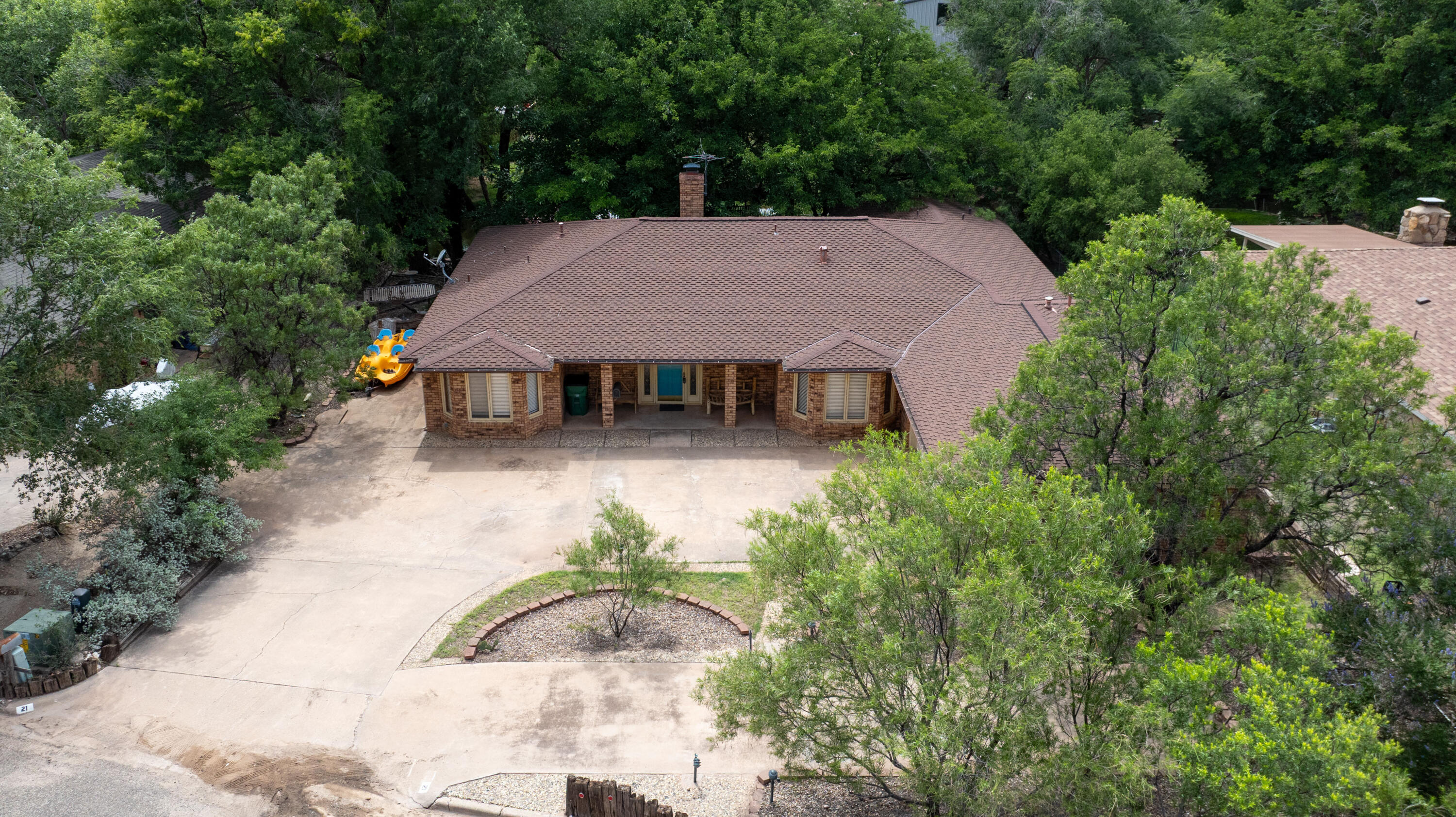 21 E Brookhollow Drive
