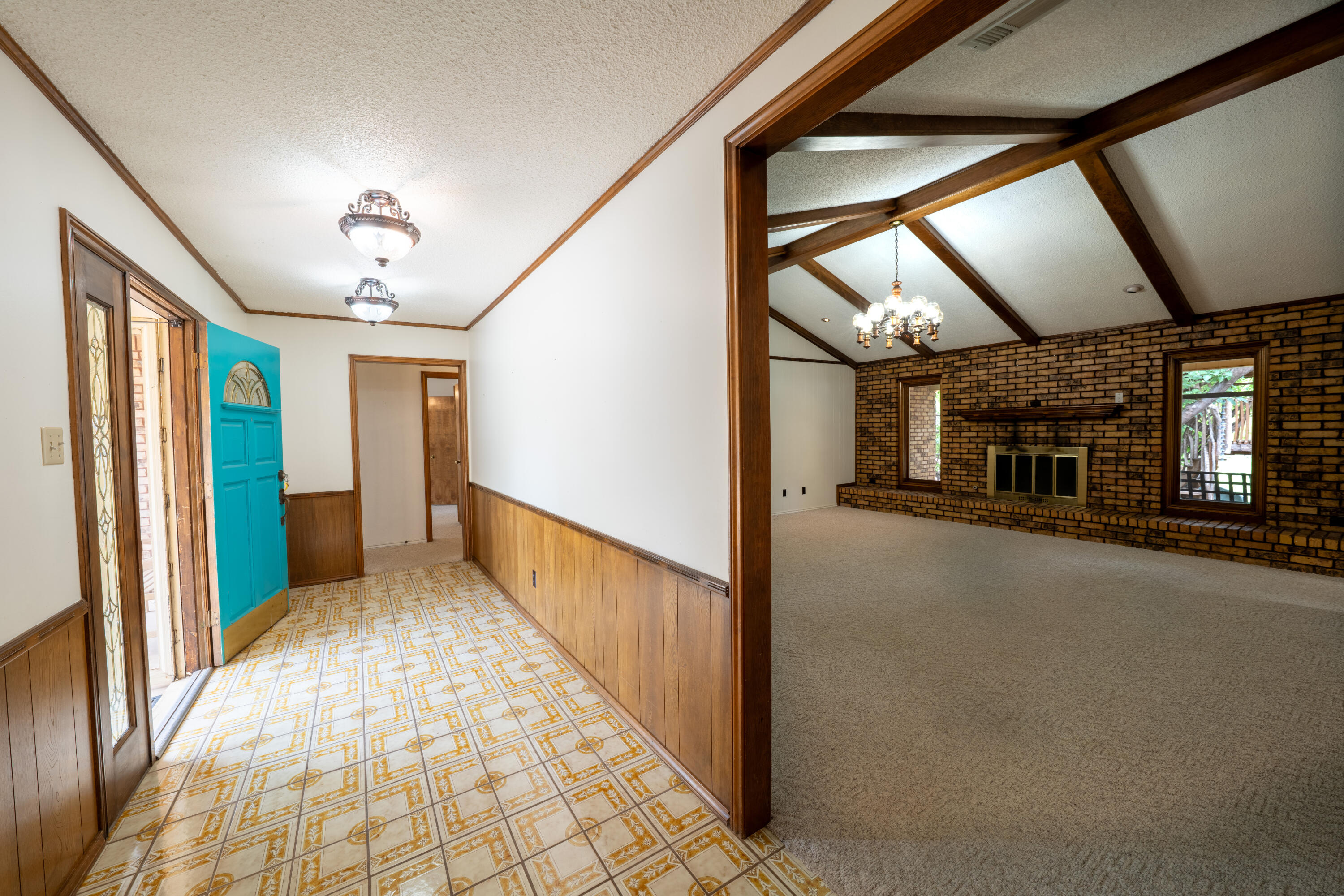 21 E Brookhollow Drive