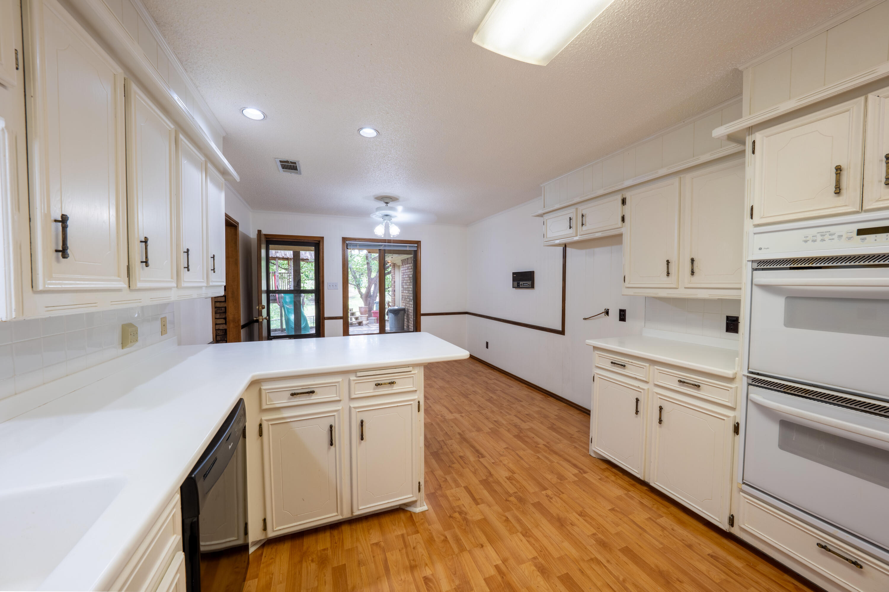 21 E Brookhollow Drive