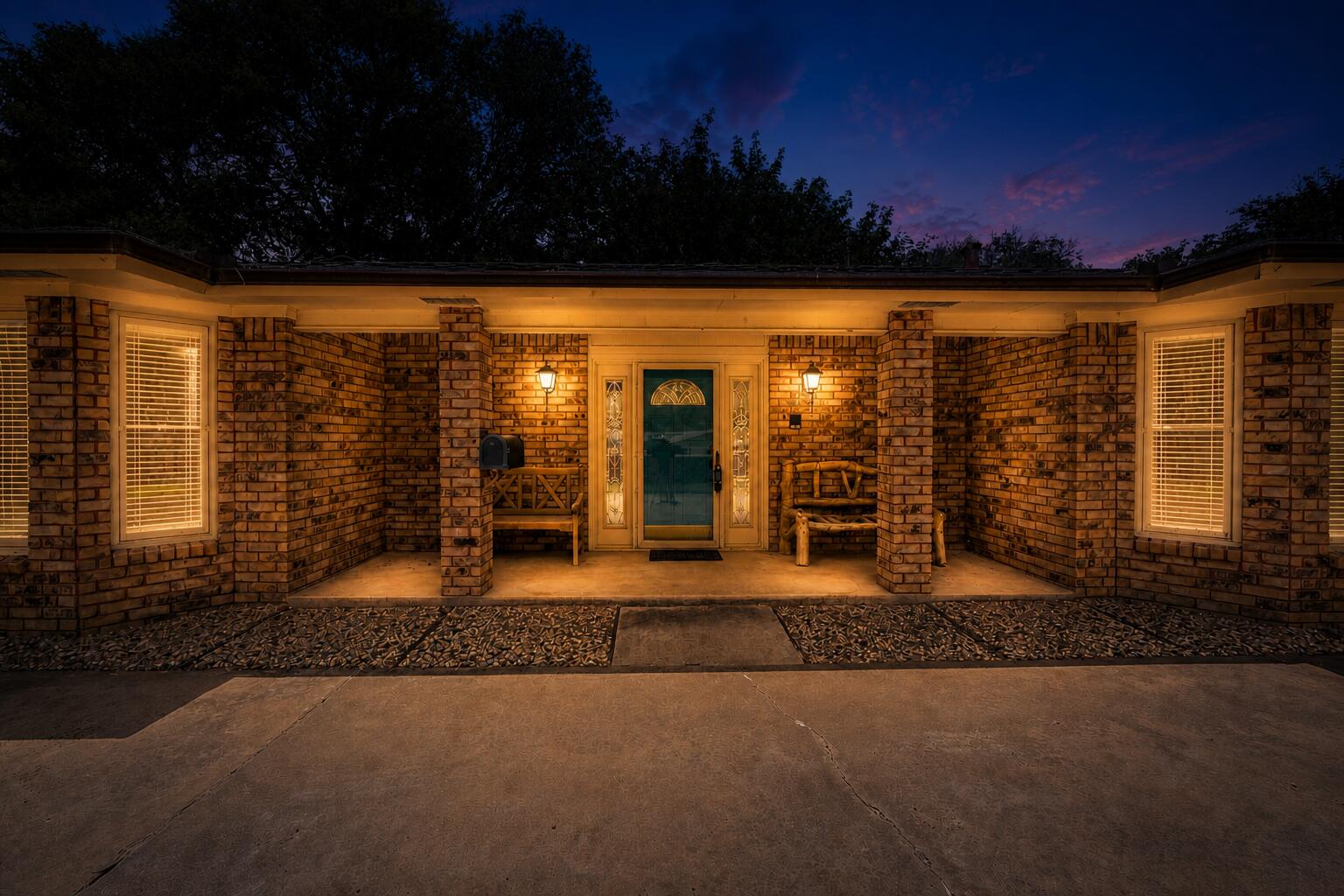 21 E Brookhollow Drive