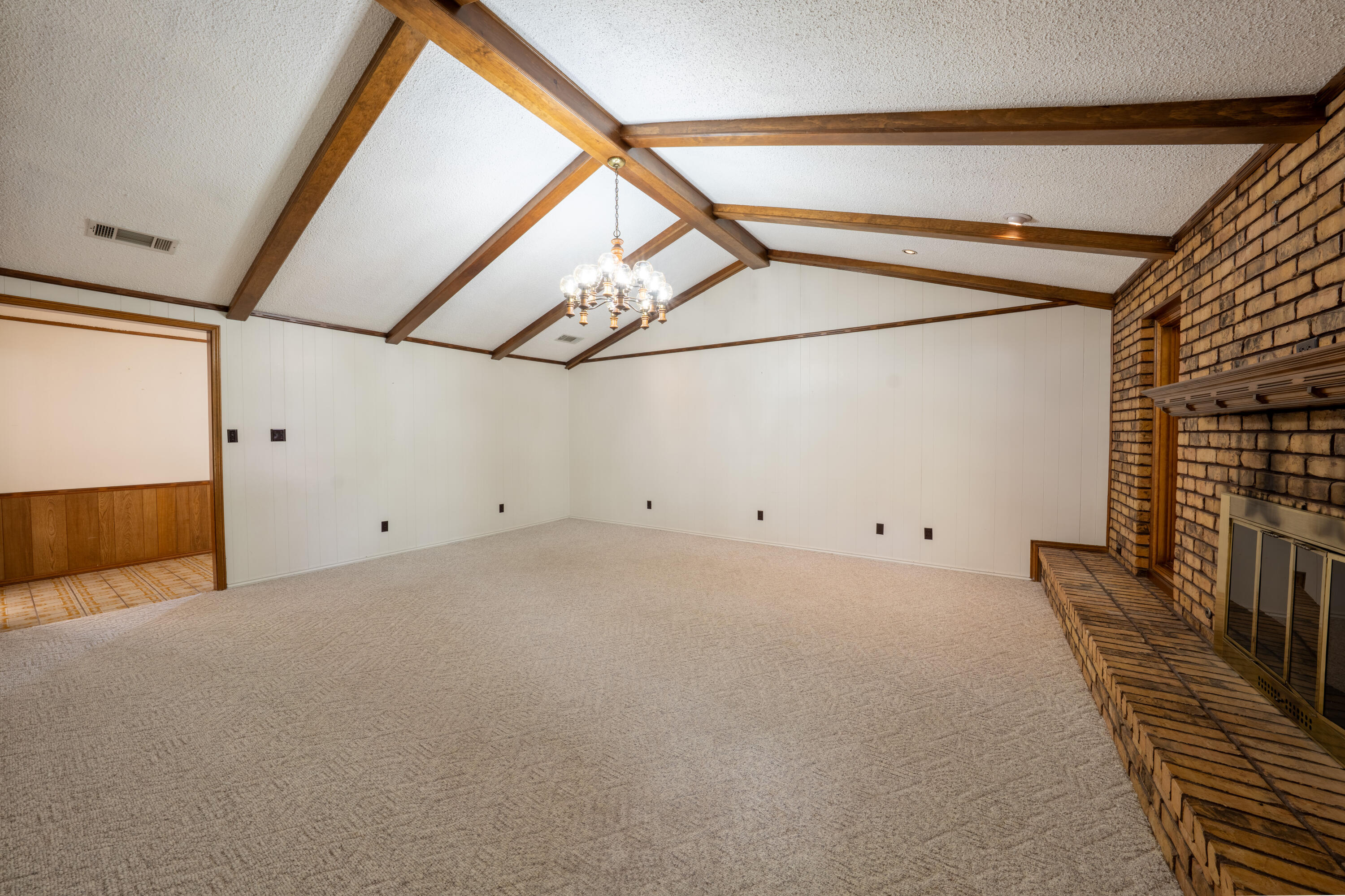 21 E Brookhollow Drive