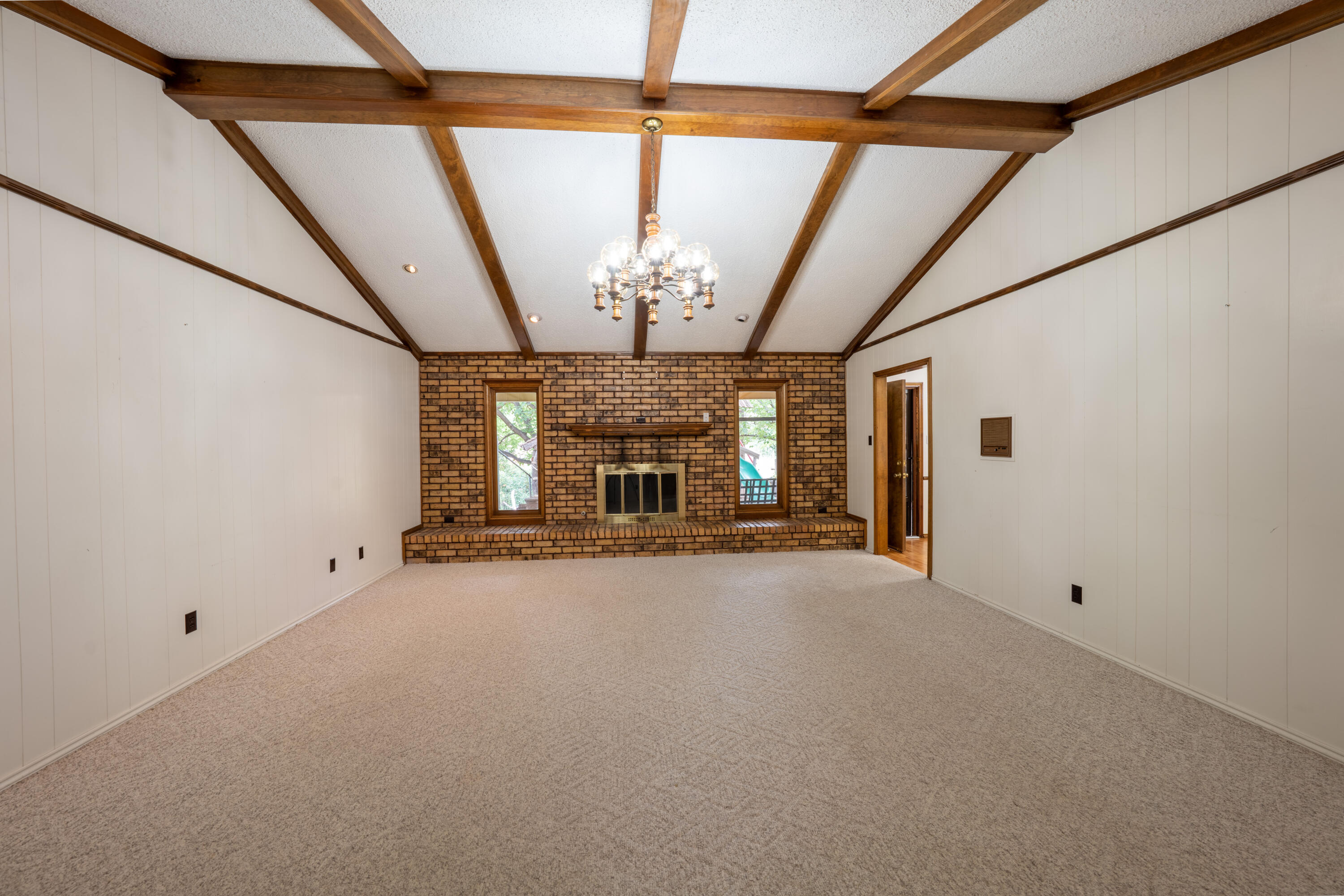 21 E Brookhollow Drive