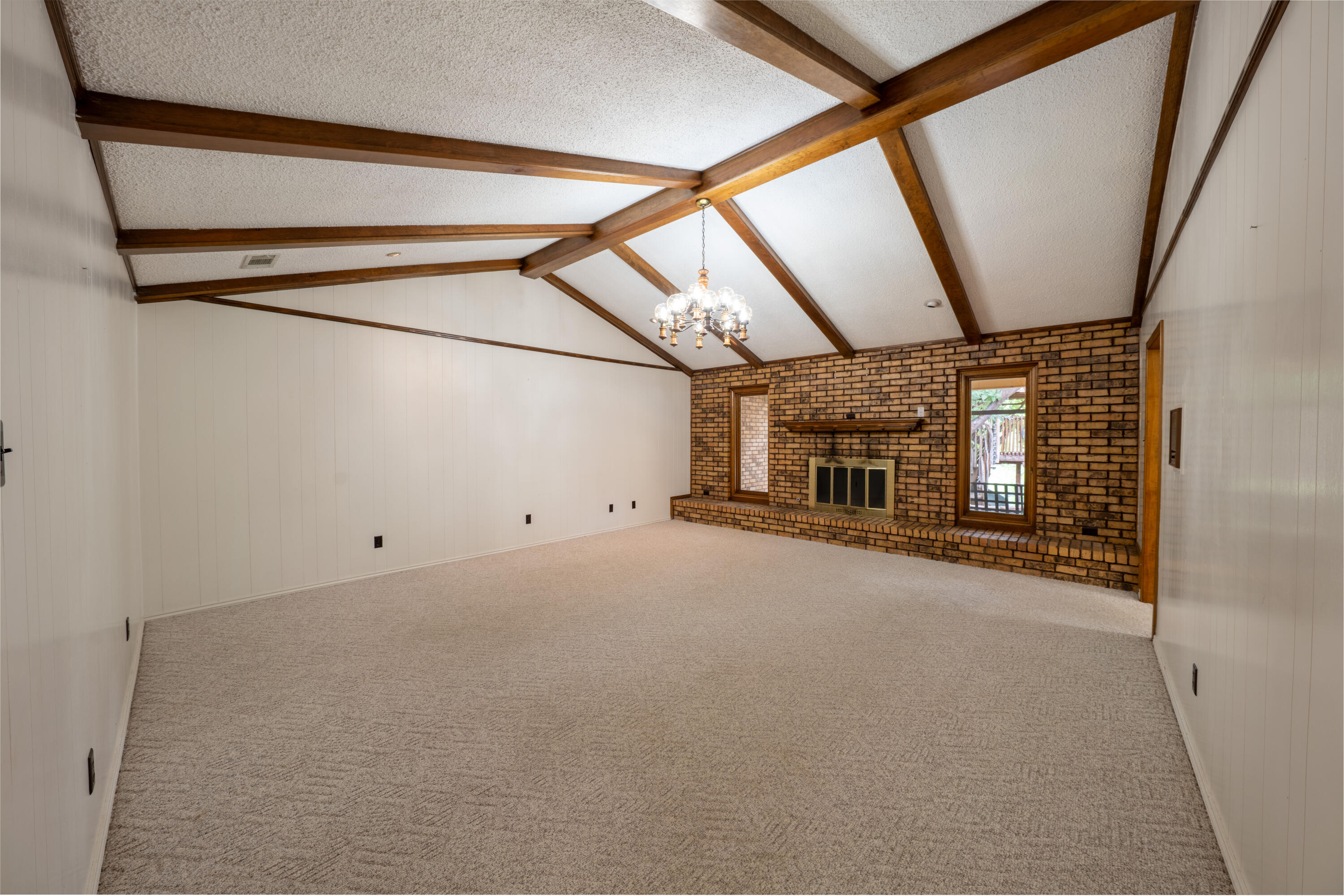 21 E Brookhollow Drive