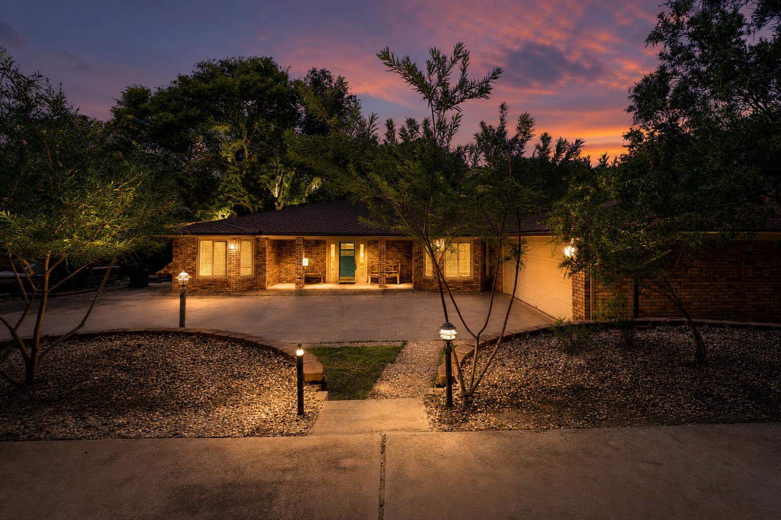 21 E Brookhollow Drive