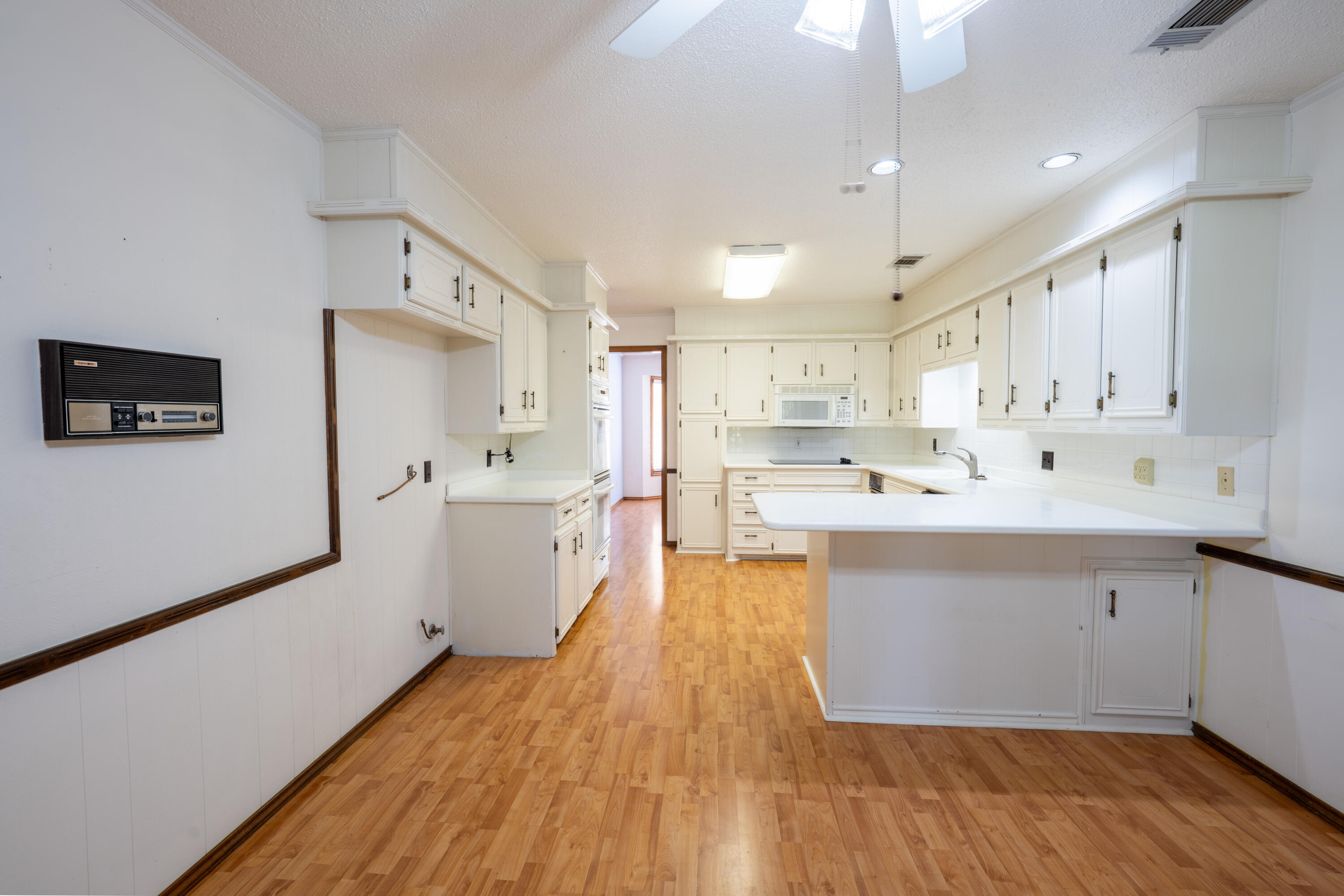 21 E Brookhollow Drive