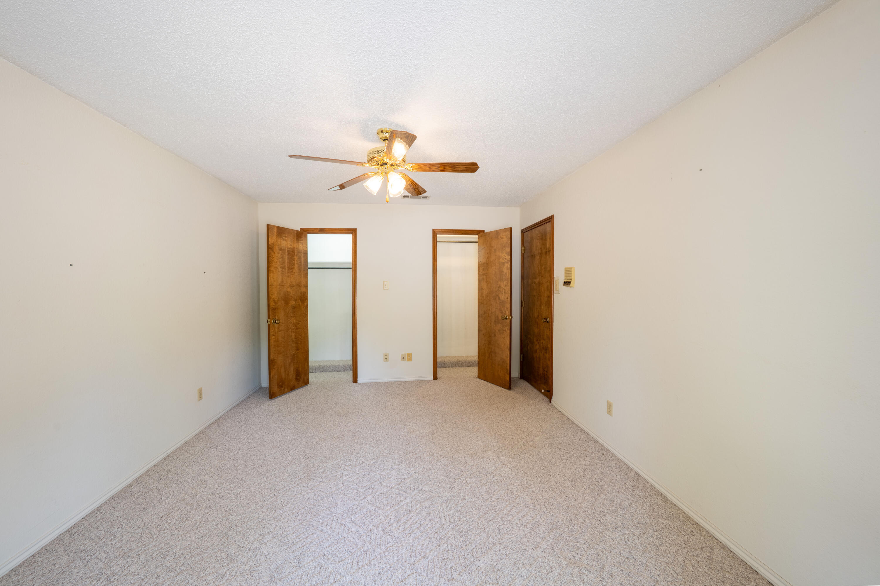 21 E Brookhollow Drive