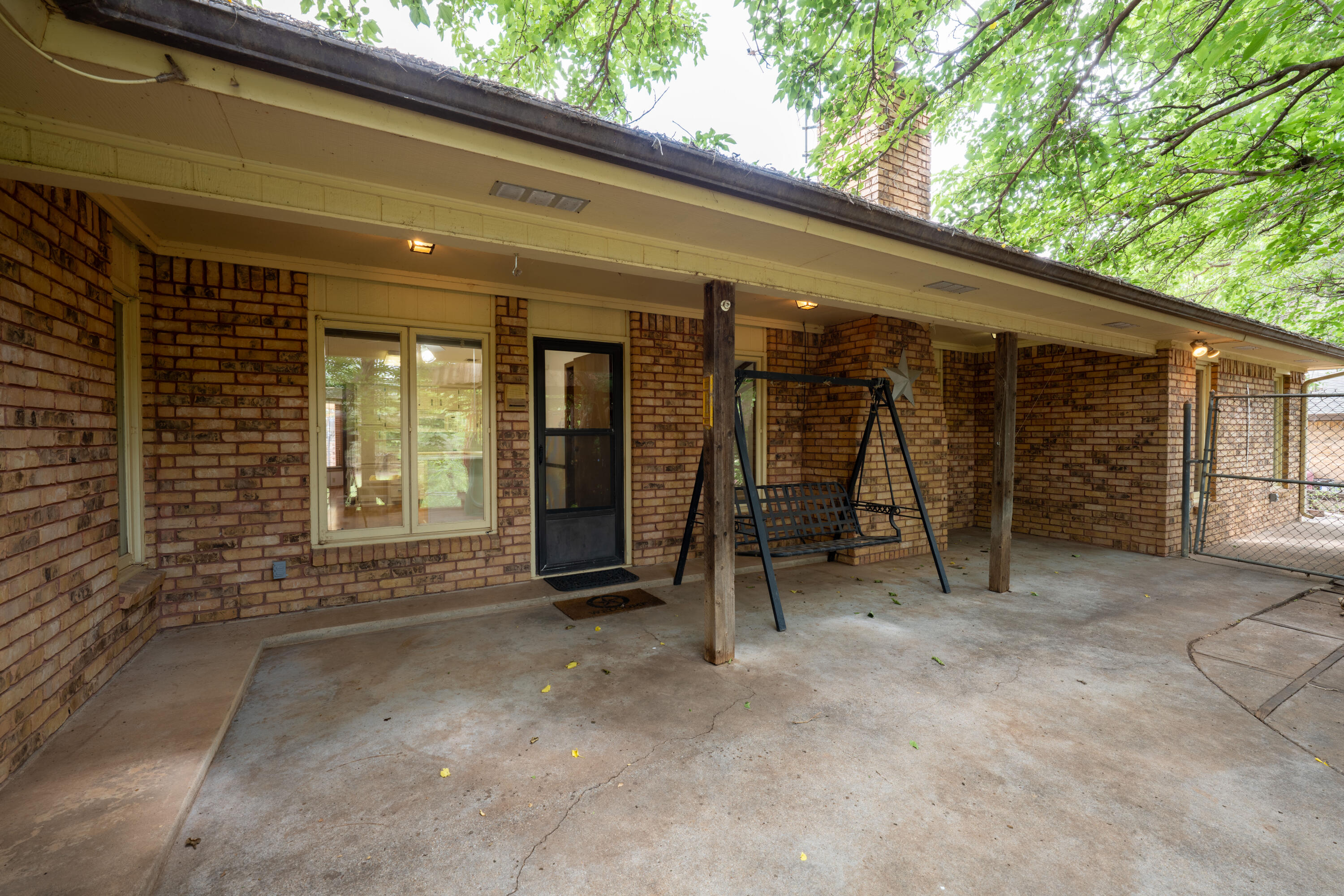 21 E Brookhollow Drive