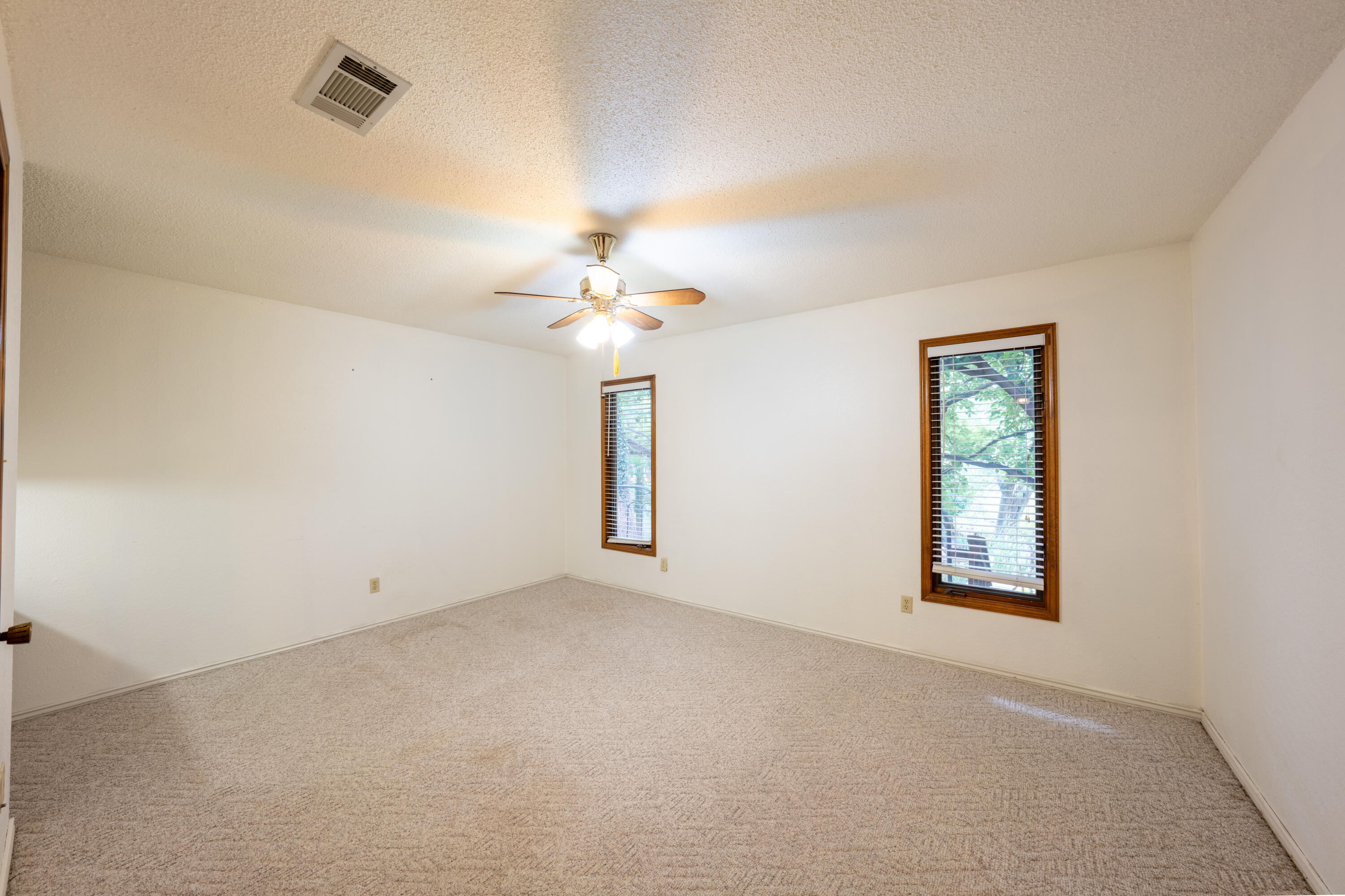 21 E Brookhollow Drive