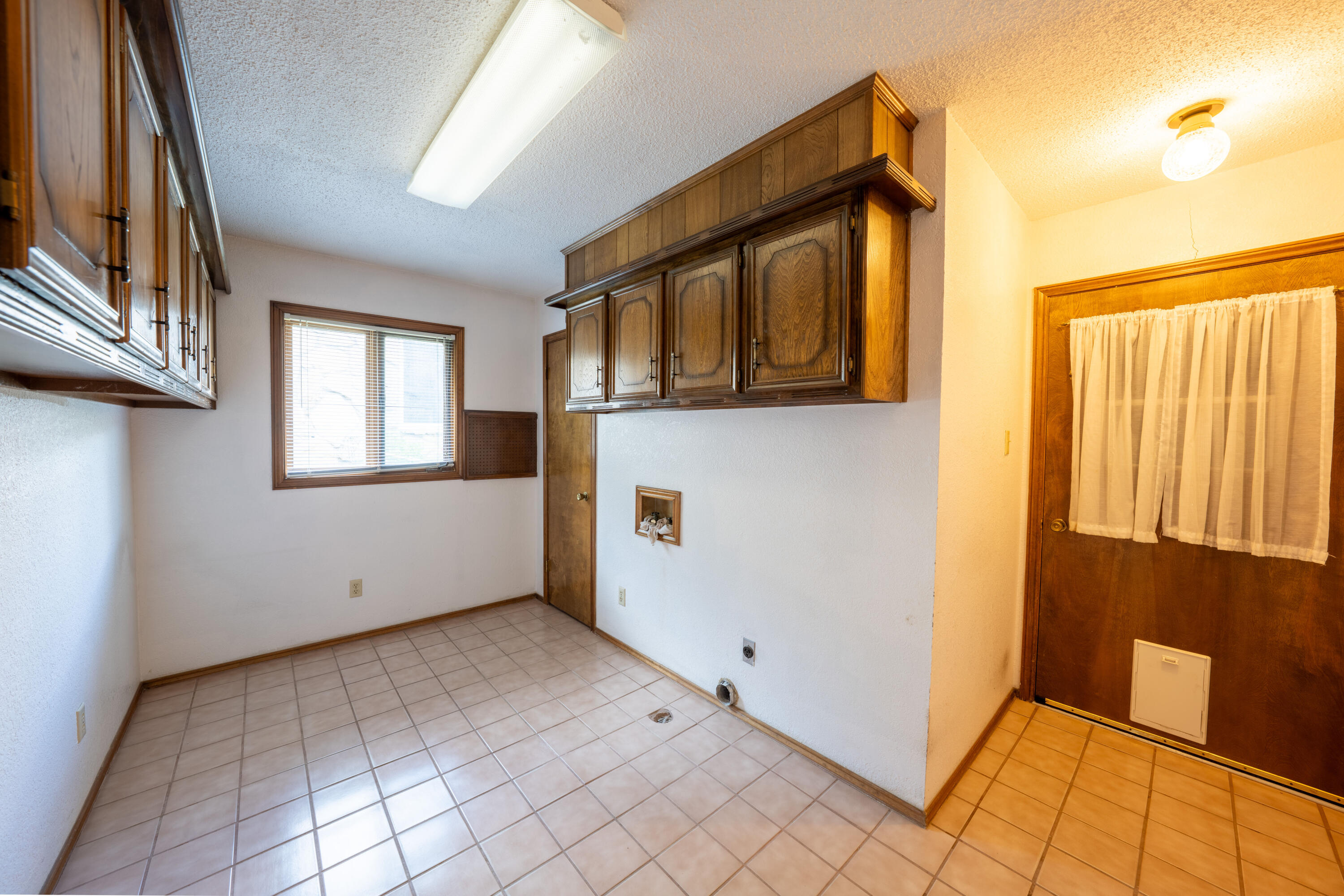 21 E Brookhollow Drive