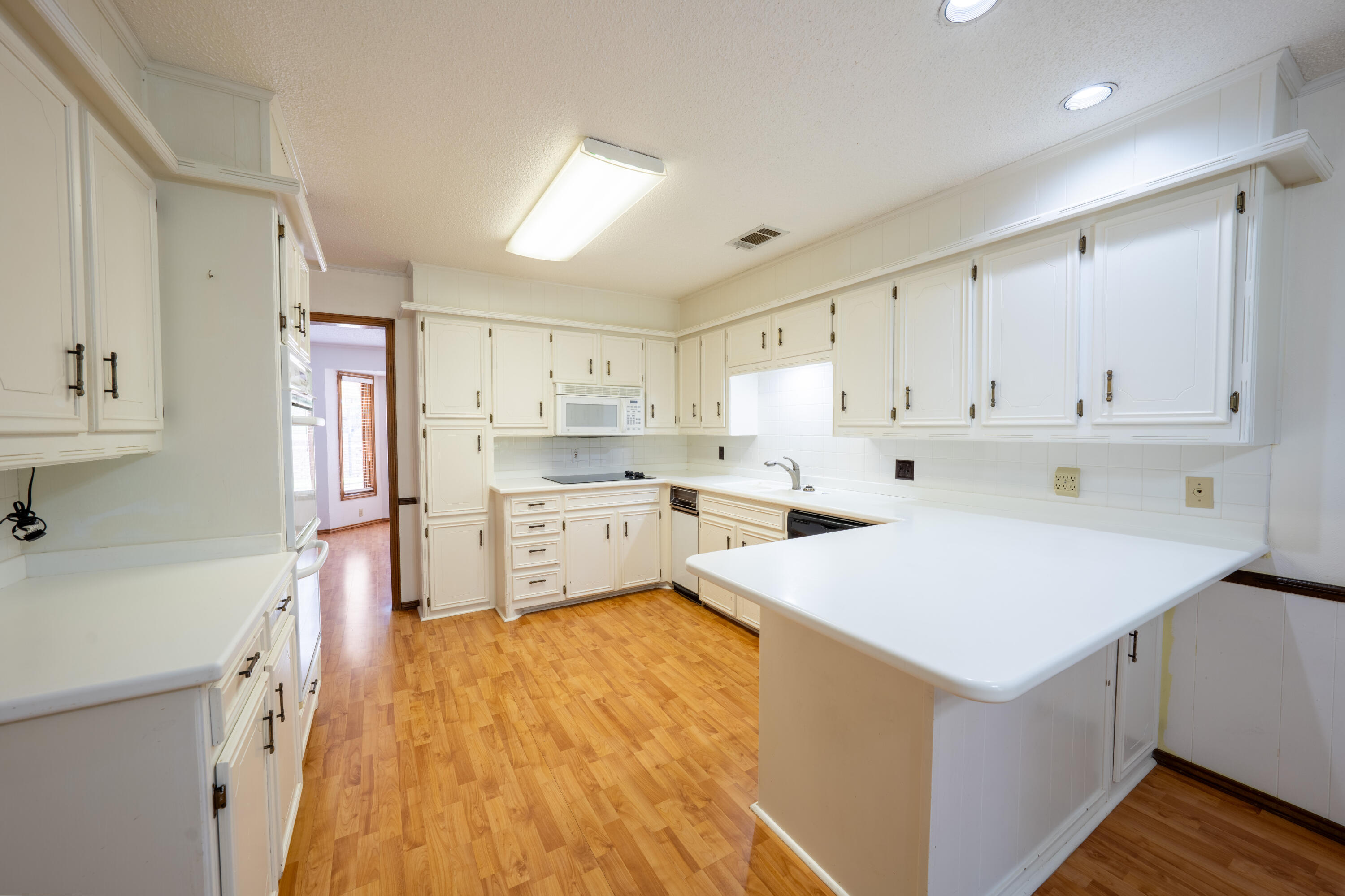 21 E Brookhollow Drive