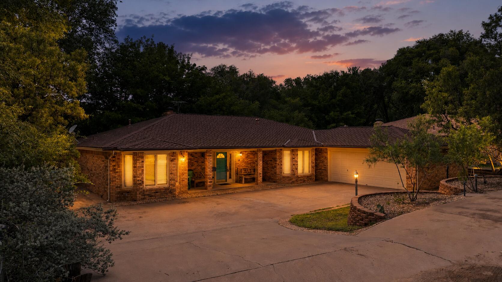 21 E Brookhollow Drive