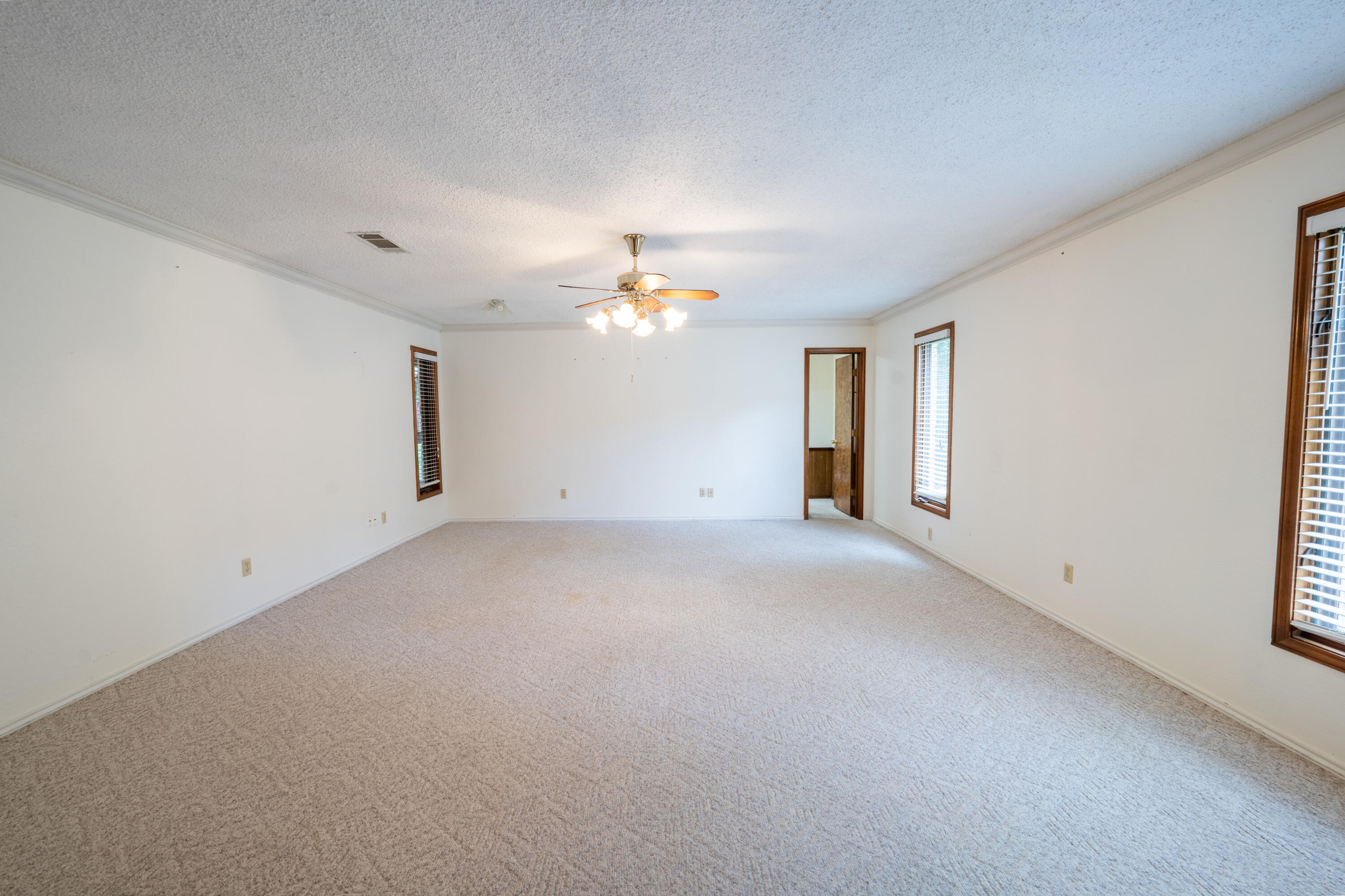21 E Brookhollow Drive