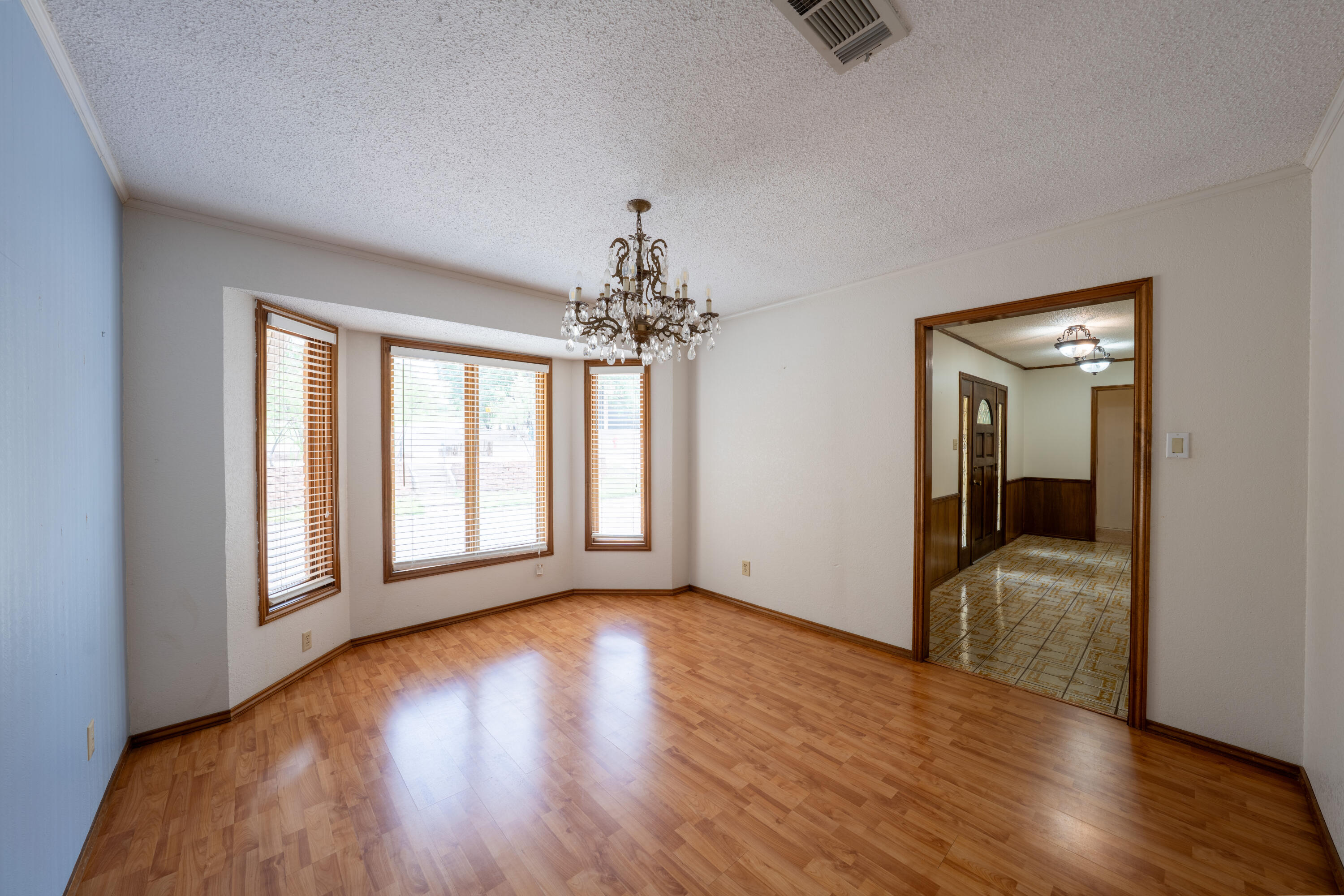 21 E Brookhollow Drive