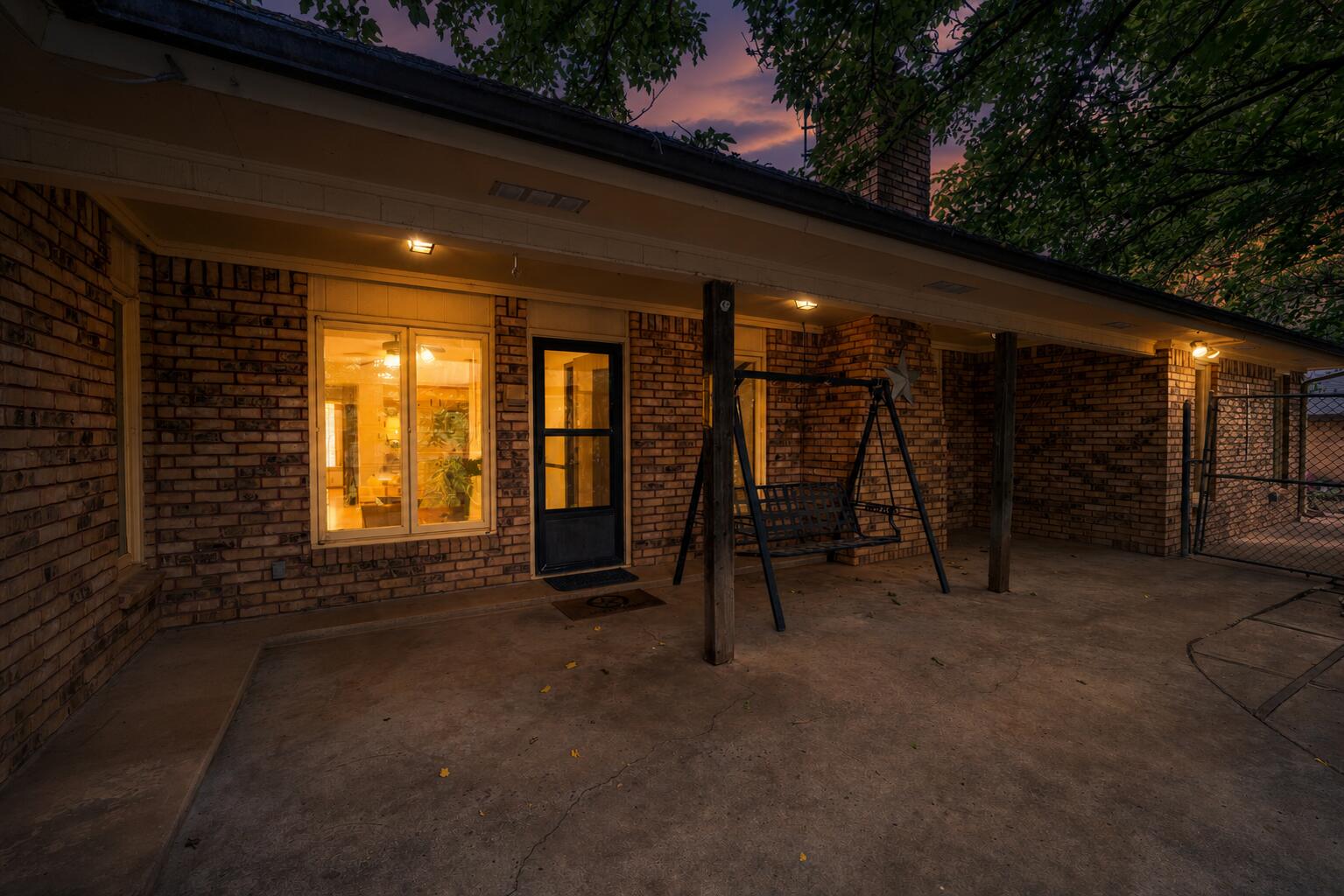 21 E Brookhollow Drive