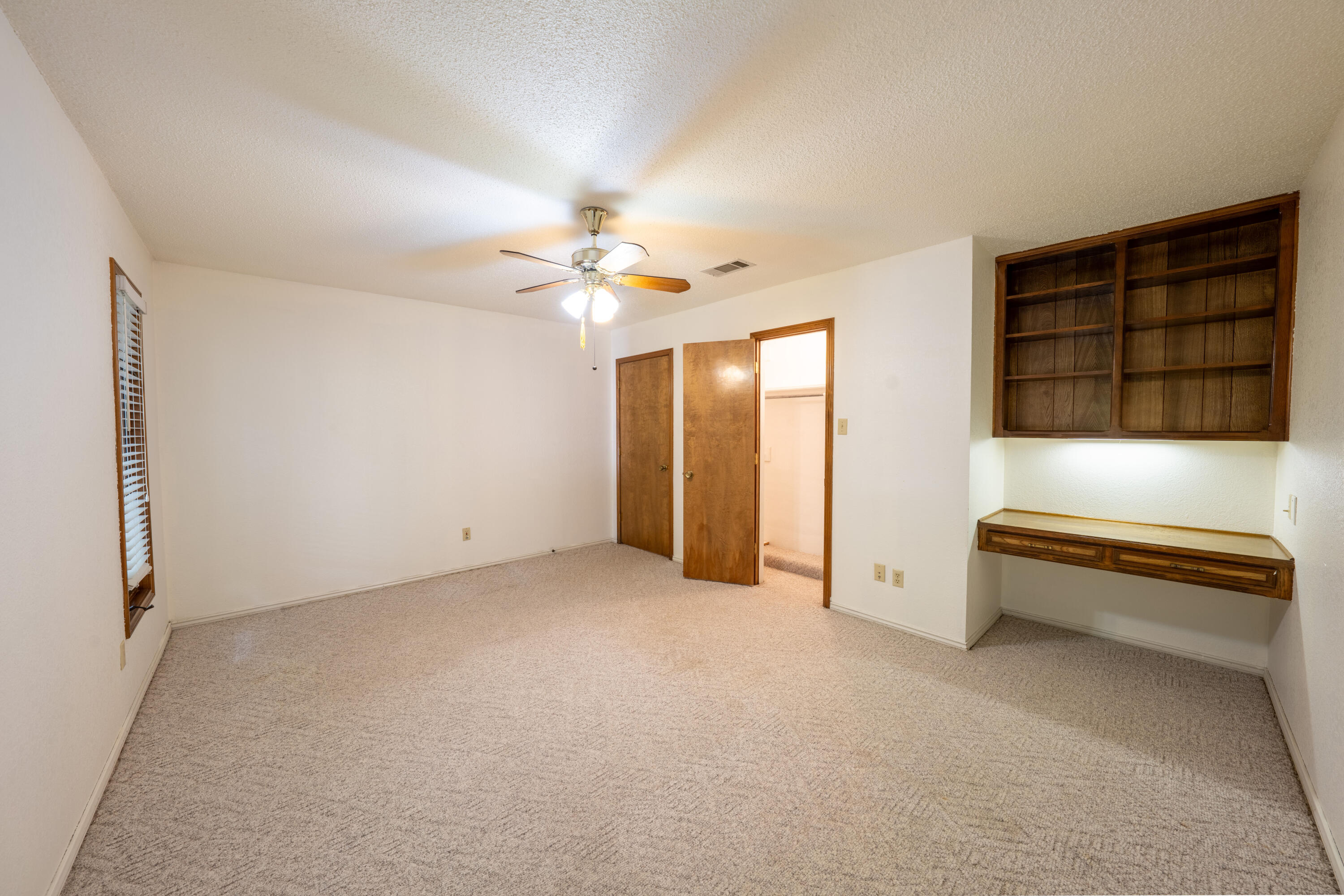 21 E Brookhollow Drive