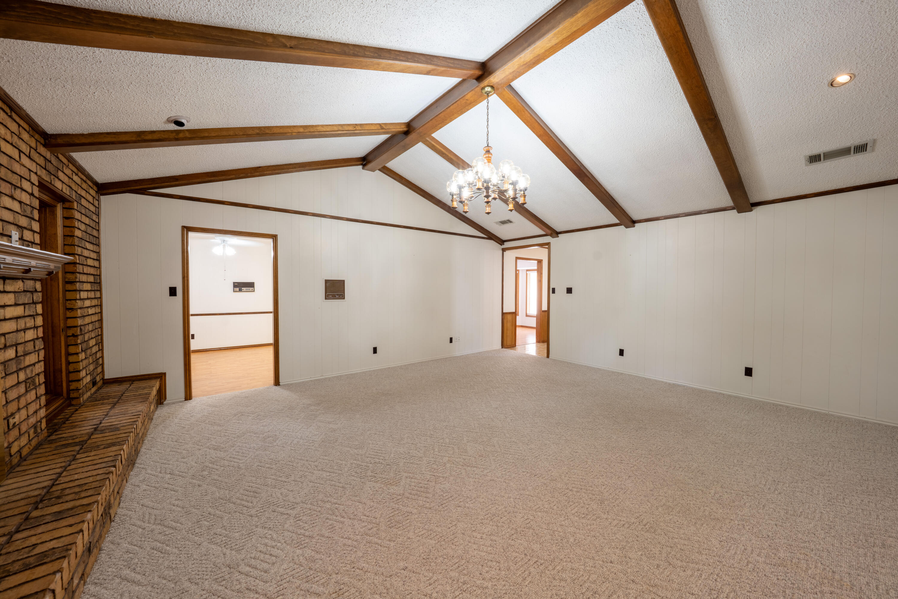 21 E Brookhollow Drive