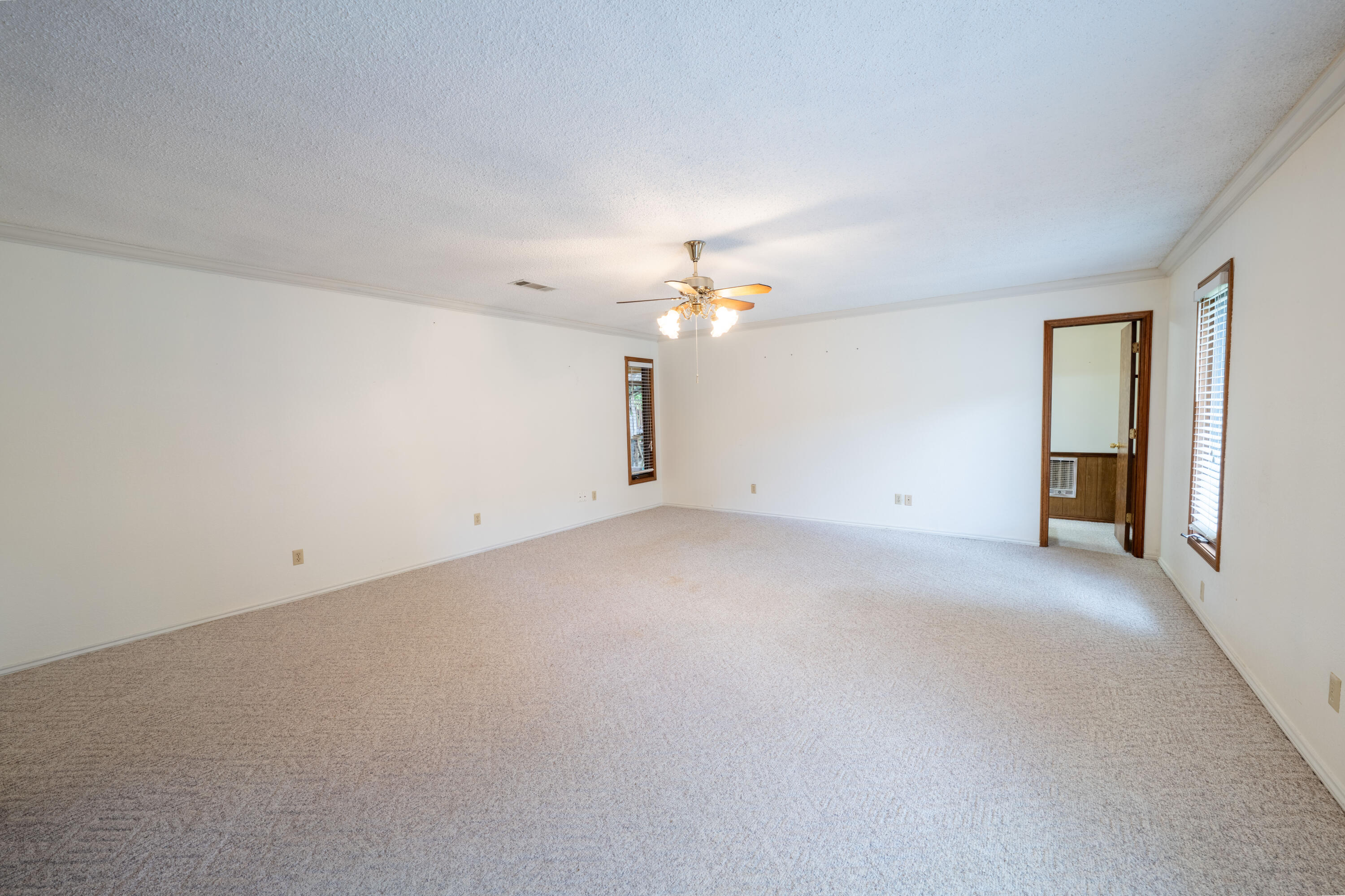 21 E Brookhollow Drive