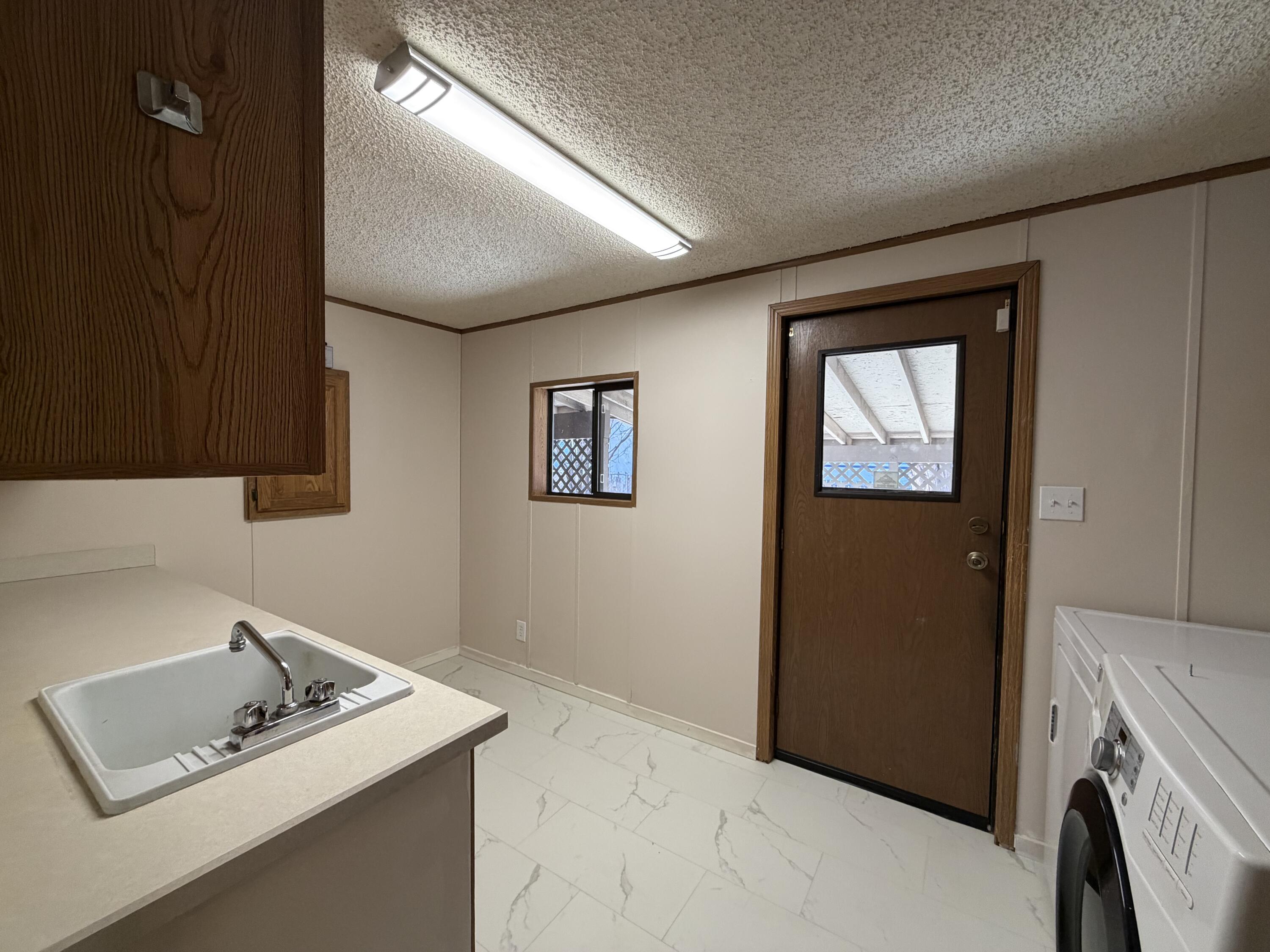 1001 SE 15th Street, 39