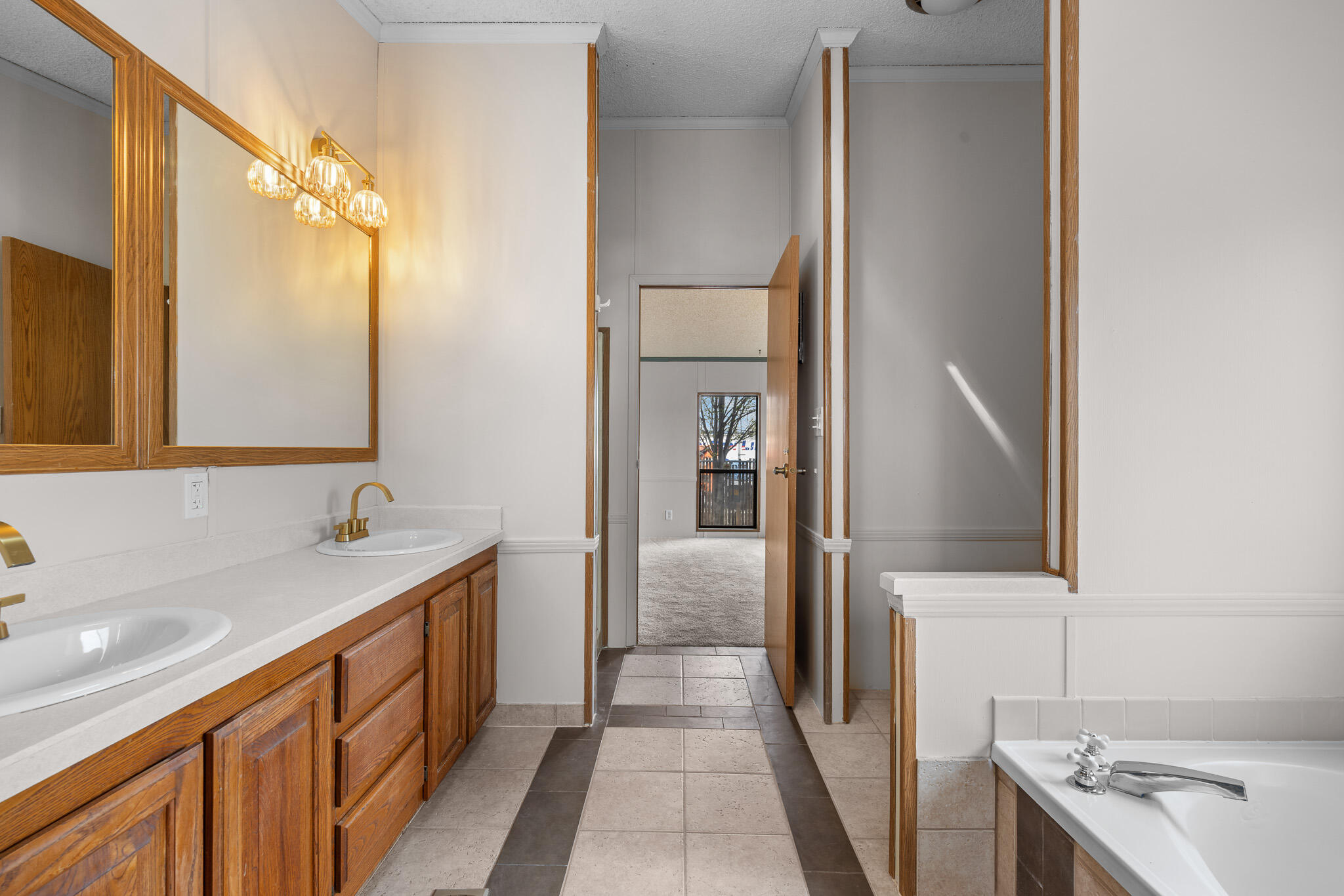 1001 SE 15th Street, 39